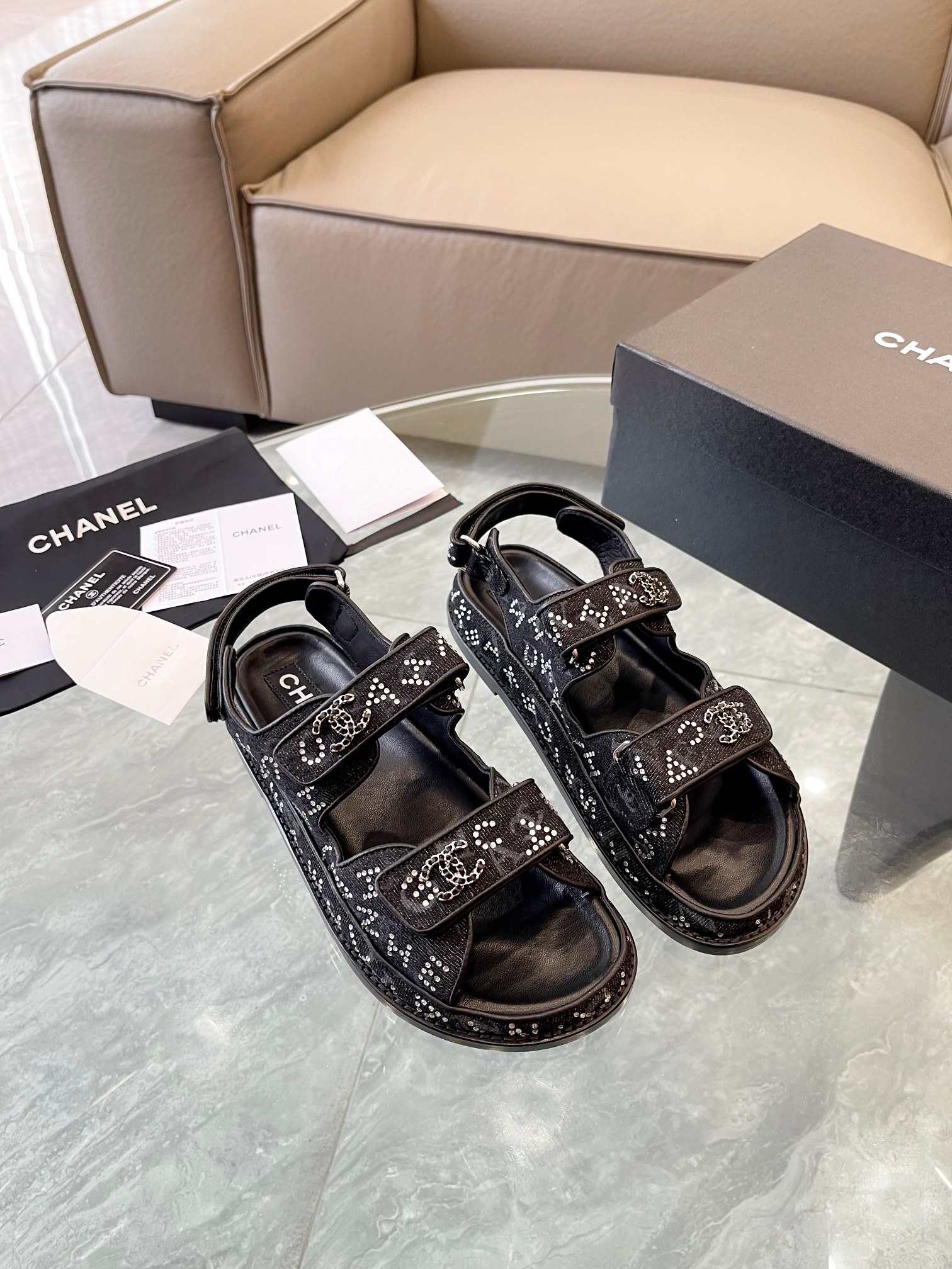 Mirror Copy Luxury
 Chanel Zapatos Sandalias Hardware de oro Dermis Piel oveja Colección primavera Playa