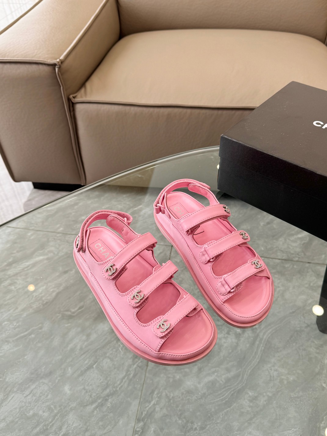 Chanel Zapatos Pantuflas Hardware de oro Dermis Piel oveja Colección primavera – verano Playa