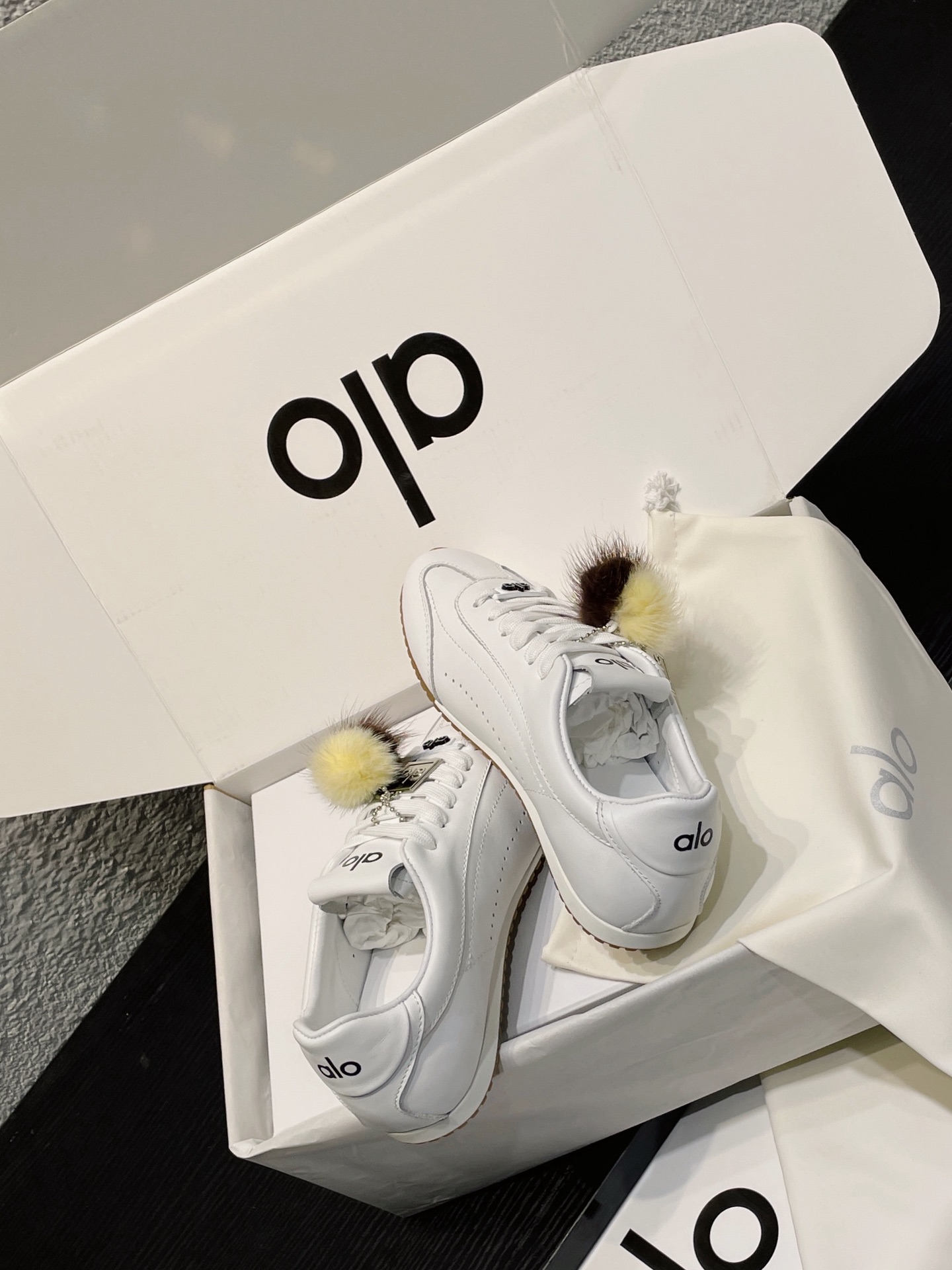 ALO Yoga Women's White Leather Trainers with Fur Pom-Pom Charm Sneakers 5 a1757804771340 1547