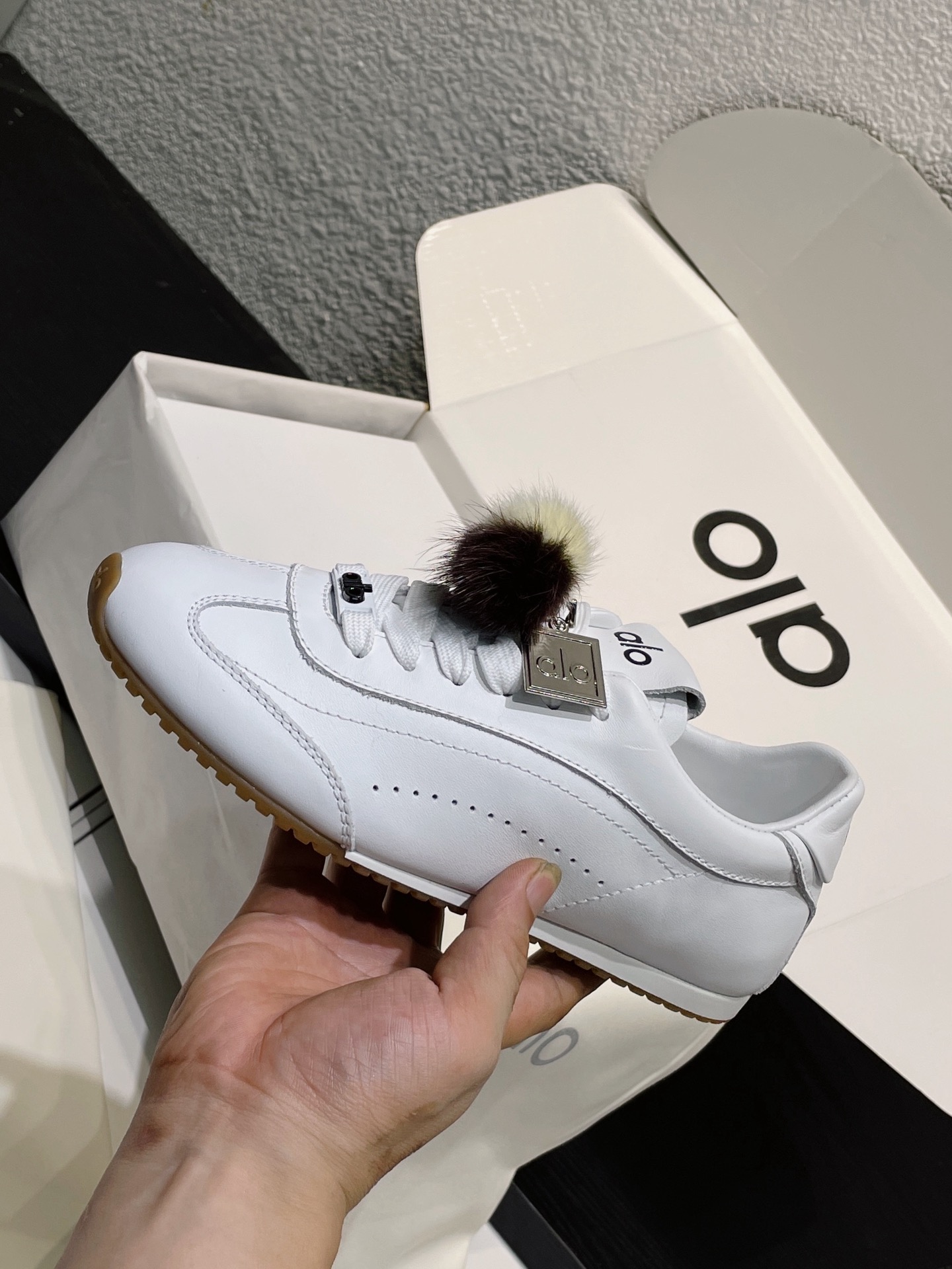 ALO Yoga Women's White Leather Trainers with Fur Pom-Pom Charm Sneakers 3 a1757804781496 2127