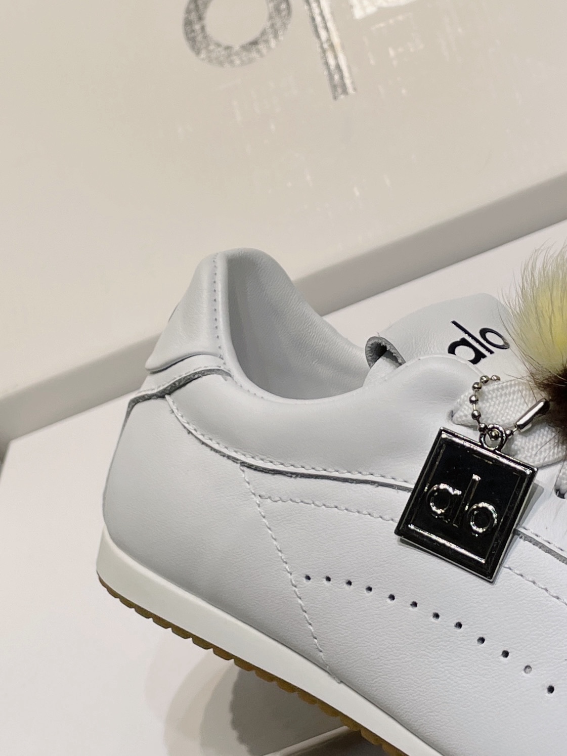 ALO Yoga Women's White Leather Trainers with Fur Pom-Pom Charm Sneakers 10 a1757804800108 5154