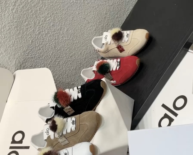 Alo Yoga Women's Leather Sneakers with Fur Pom Accent - Modern Style 22 Alo Yoga Women's Leather Sneakers with Fur Pom Accent - Modern Style