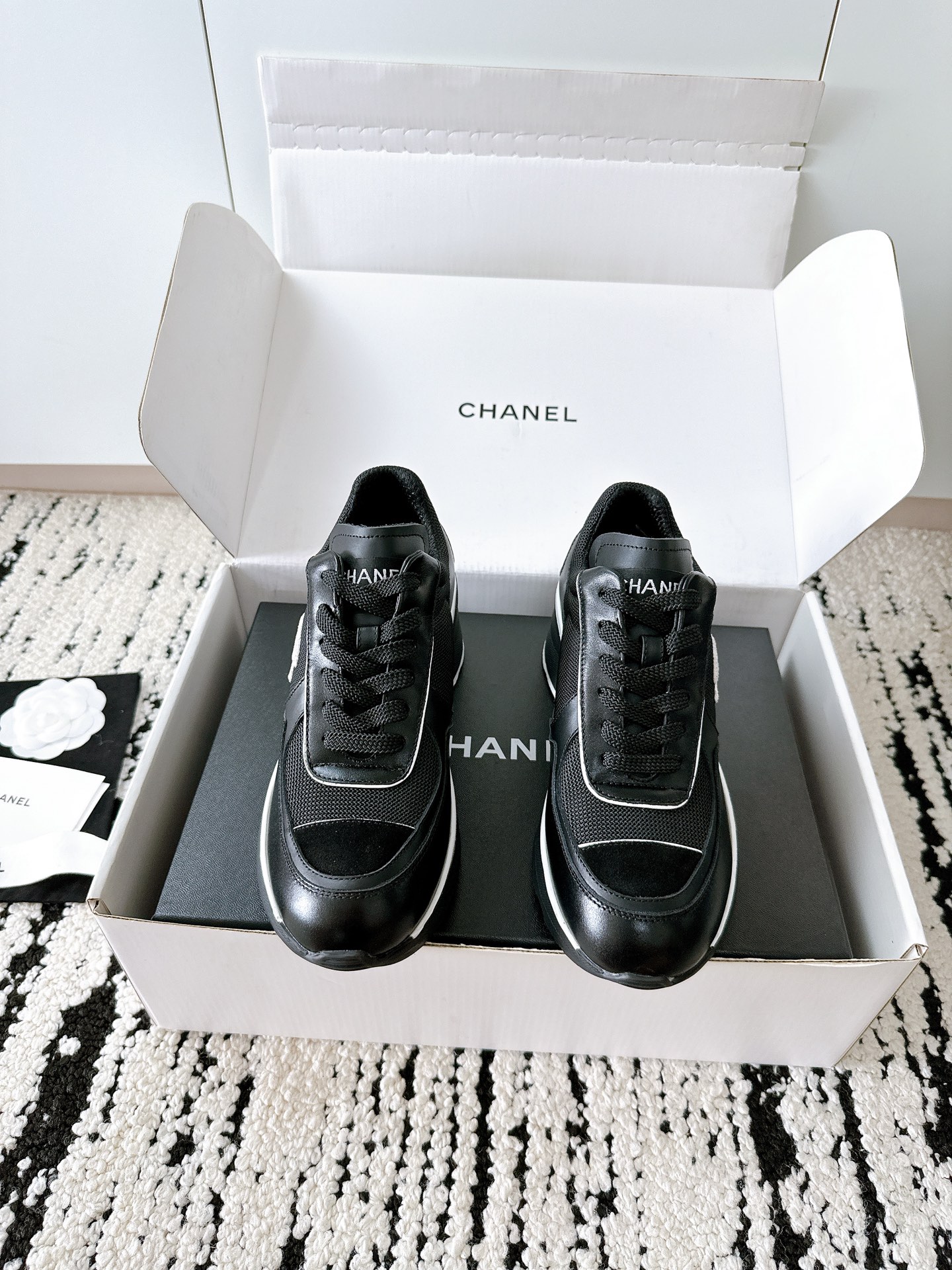 NO:559969,Purchasing agent level 1:1 overseas original purchased with original airplane box Xiaoxiang 25/A official website latest model panda high-heeled sneakers counter quality All materials are customized according to the original version!  Purchase authentic products developed. Fabric: Original customized leather, sheepskin lining, original customized foot pads, Tpu sole, wear-resistant and breathable. Size: 34-41 (34.40.41 customization is non-returnable) with white airplane box plus 10 yuan. Casual shoes/sports shoes, sneakers, sheepskin19860909代购级 1:1海外原版购入配原版飞机盒 小香25/A 官网最新款 熊猫高跟运动鞋 专柜品质 所有材质都根据原版定制！购入正品开发 面料: 原版定制皮料 内里羊皮 垫脚原版定制 鞋底Tpu鞋底耐磨透气 Size: 34-41（34.40.41定制不退换）配白色飞机盒加10块.,休闲鞋/运动鞋,sneakers,sheepskin,Women's Shoes