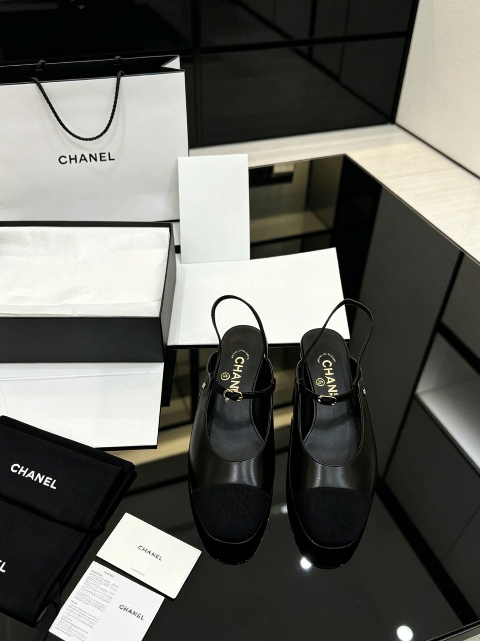 NO:876182,English Translation 2026 Latest Top-Grade Calfskin Outsole Edition | Authorized Boutique Quality Comes with exclusive CHANEL gift box packaging + free extra gift Chanel 26/A Spring & Summer Collection Two-tone Slingback Cap-Toe Pumps (Classic Cambon Style) Boutique-level craftsmanship, one of the perennial must-have classics. Updated design for 2026 that elevates your elegance and refined taste. Every material  is custom-made to match the authentic original pairs, developed from genuine retail samples. An endlessly versatile essential, durable enough for daily wear or summer outings. - Upper & Fabric: Exact official website replica customization - Outsole: Genuine leather outsole - Sizes: EU 35–39 (custom sizes 40, 41, 42 available) Item No. 2026 Genuine leather outsole latest model top purchasing delivery Chanel special gift box packaging  Xiaoxiang 26/A Spring and Summer Black and White Apricot Queen Kong Small Single Shoes Kangpeng Shoes Counter Quality One of the classic styles that must be bought every year!  The latest design is more expressive and tasteful ~ all materials are customized according to the original version!  Purchase authentic products developed. Universal and versatile artifact, summer beach, durable style. Fabric sole Official website customization sole Leather outsole Size 35-39 (40-41-42), half drag, off white, chanel, chanel, tom ford, versace, Leather soles19860909English Translation  2026 Latest Top-Grade Calfskin Outsole Edition | Authorized Boutique Quality Comes with exclusive CHANEL gift box packaging + free extra gift  Chanel 26/A Spring & Summer Collection Two-tone Slingback Cap-Toe Pumps (Classic Cambon Style)  Boutique-level craftsmanship, one of the perennial must-have classics. Updated design for 2026 that elevates your elegance and refined taste. Every material is custom-made to match the authentic original pairs, developed from genuine retail samples. An endlessly versatile essential, durable enough for daily wear or summer outings.  - Upper & Fabric: Exact official website replica customization - Outsole: Genuine leather outsole - Sizes: EU 35–39 (custom sizes 40, 41, 42 available) Item No.  2026真皮大底最新款顶级代购配送香奈专用礼盒包装 小香26/A春夏 黑白杏后空小单鞋康鹏鞋鞋 专柜品质 每年必入的经典款之一！最新 设计 更加彰显和品味～所有材质都根据原版定制！购入正品开发.万能百搭神器,夏日沙滩,耐造款. 面料 底 官网对版定制 鞋底 真皮大底 码数35-39(40-41-42),半拖,off white,chanel,chanel,tom ford,versace,Leather soles,Women's Shoes