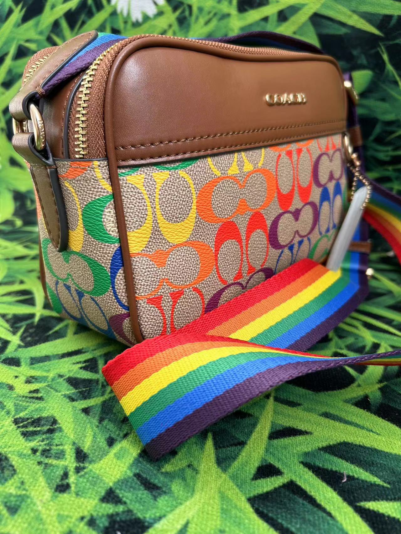 Coach C家 新款相机包#c4007彩色花纹新款男包 标志 GRAHAM斜挎包单肩包，尺寸23*15*7 供应
