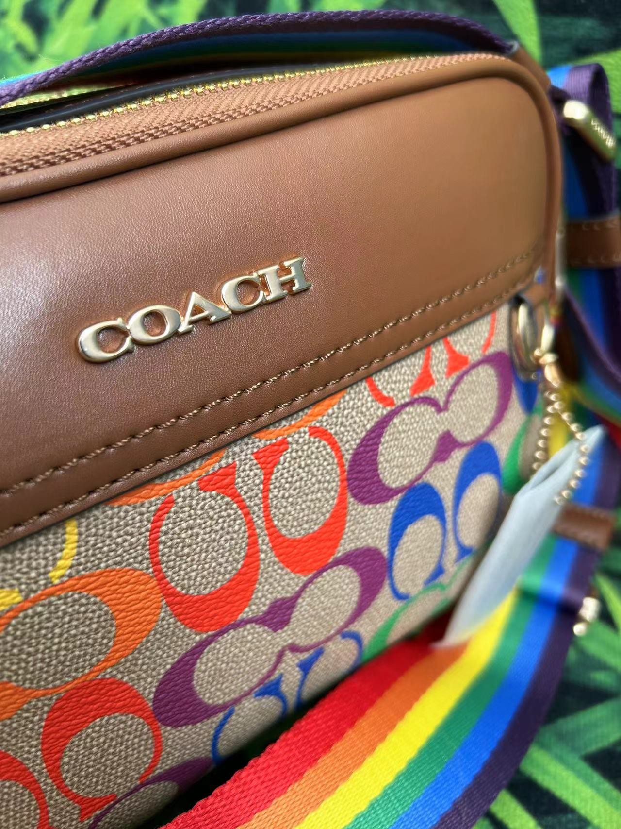 Coach C家 新款相机包#c4007彩色花纹新款男包 标志 GRAHAM斜挎包单肩包，尺寸23*15*7 供应