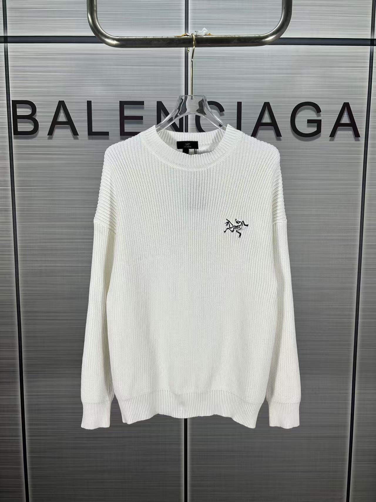 2024 High-End Coarse Sweater: Customized Classic Fashion with Cyst Logo