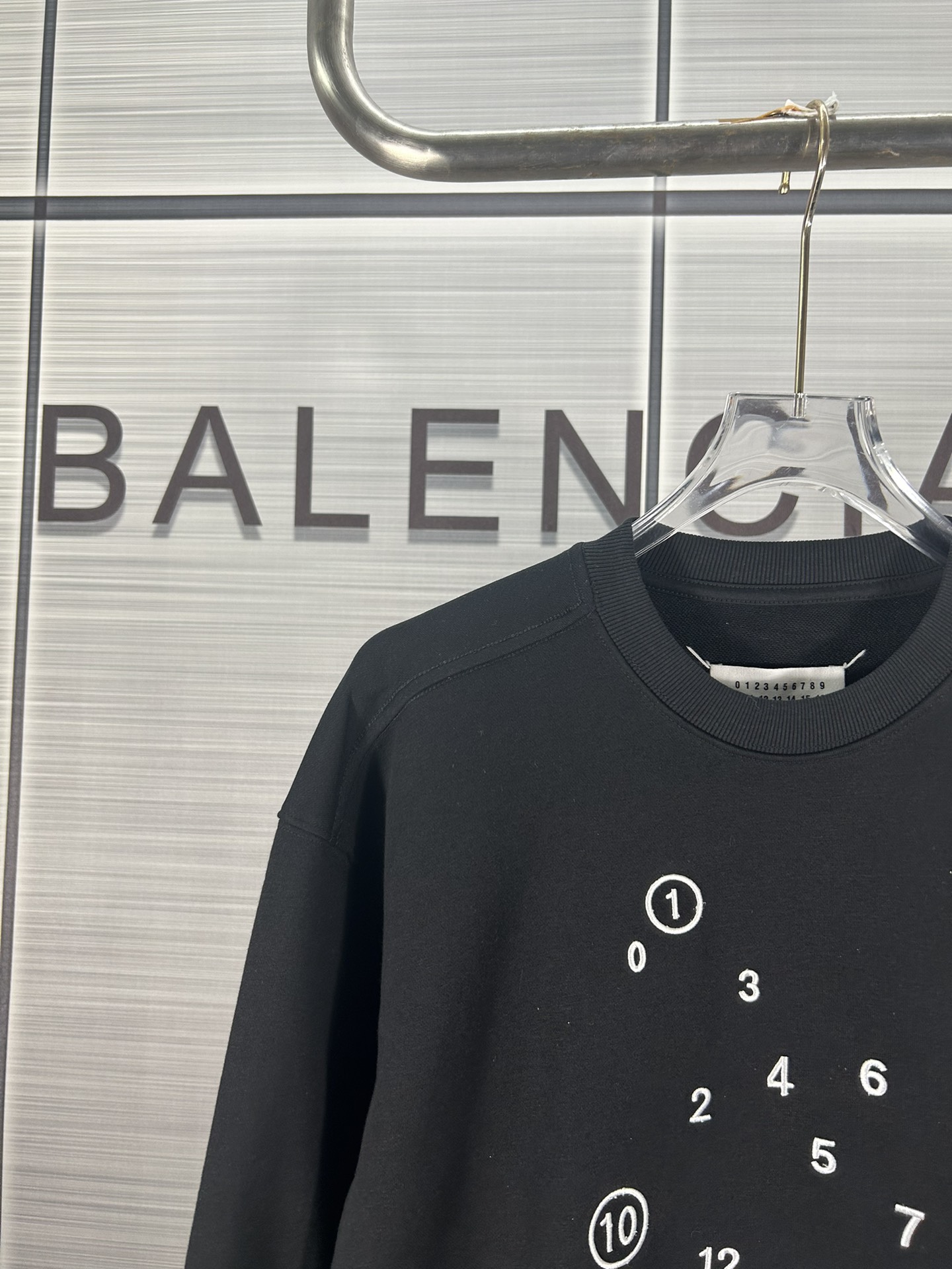 Maison Margiela Magira High-Density Logo Heavy Pants with Digital Embroidery – Details and Sizes - 图片 7