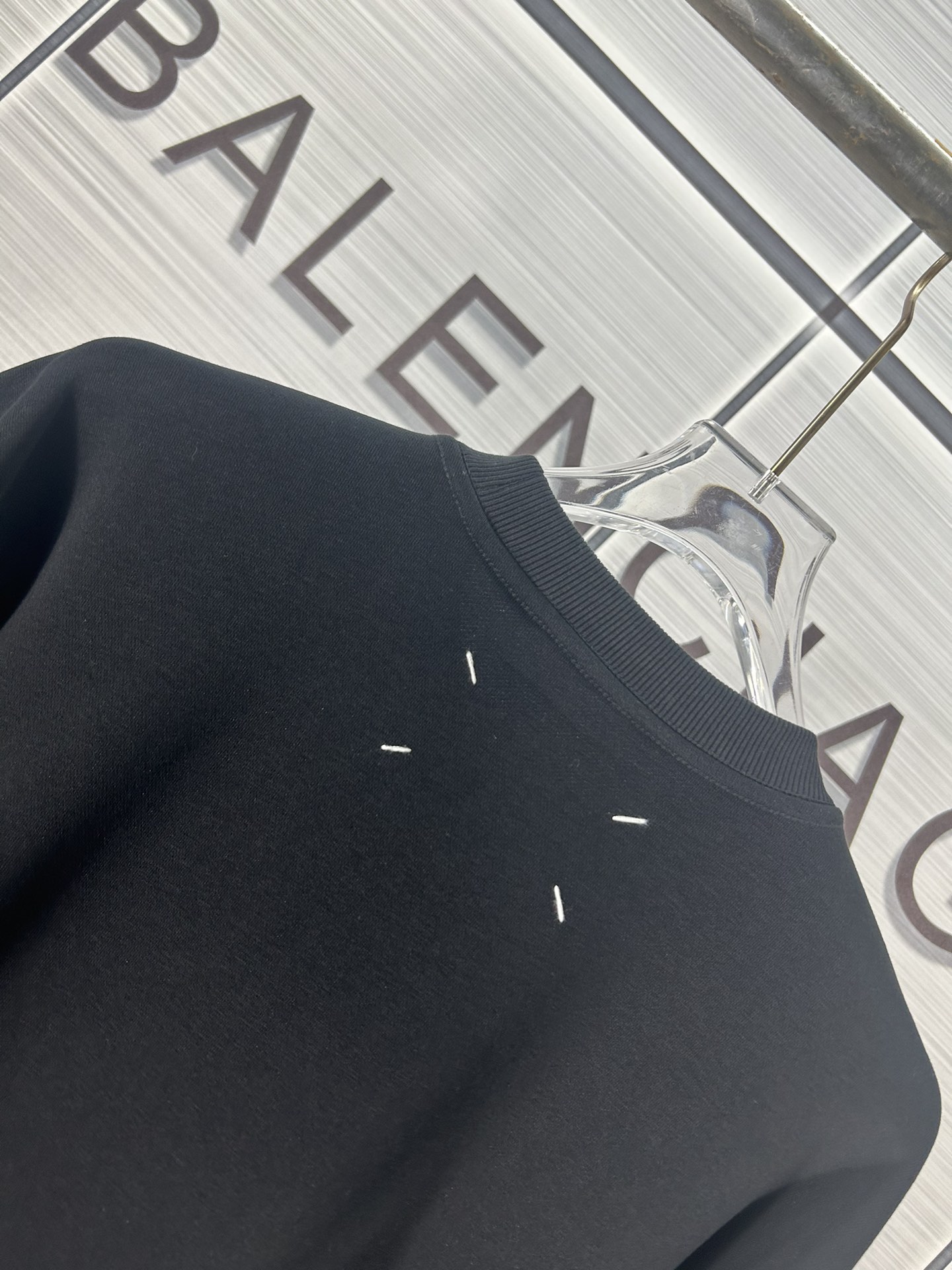 Maison Margiela Magira High-Density Logo Heavy Pants with Digital Embroidery – Details and Sizes - 图片 5