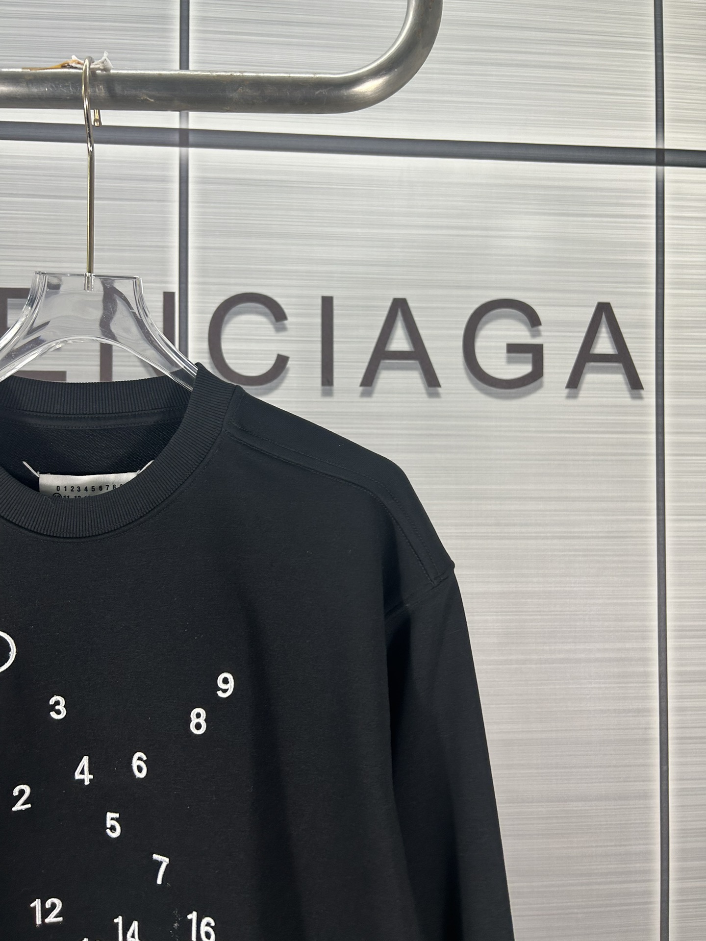 Maison Margiela Magira High-Density Logo Heavy Pants with Digital Embroidery – Details and Sizes - 图片 8