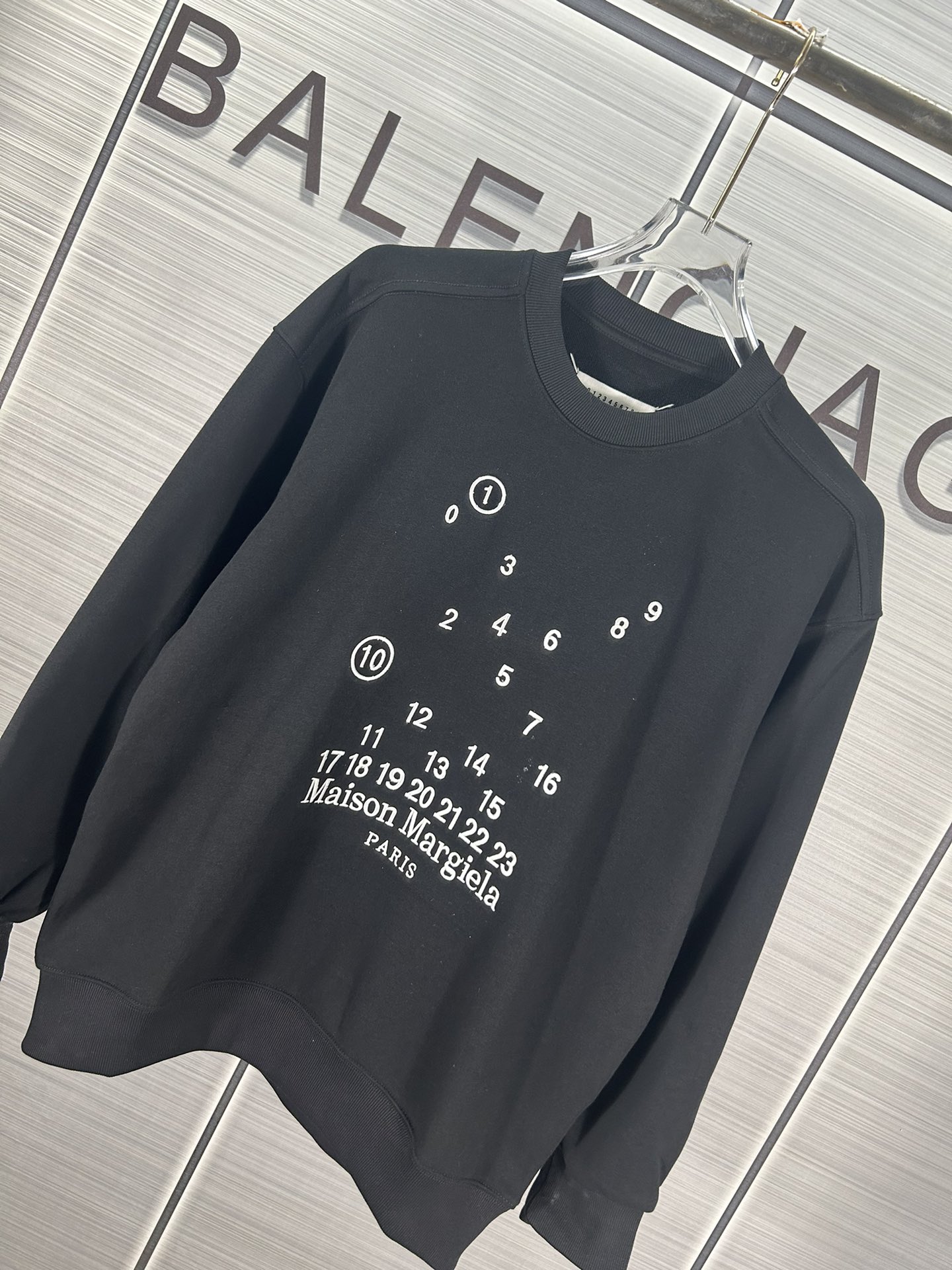 Maison Margiela Magira High-Density Logo Heavy Pants with Digital Embroidery – Details and Sizes - 图片 4