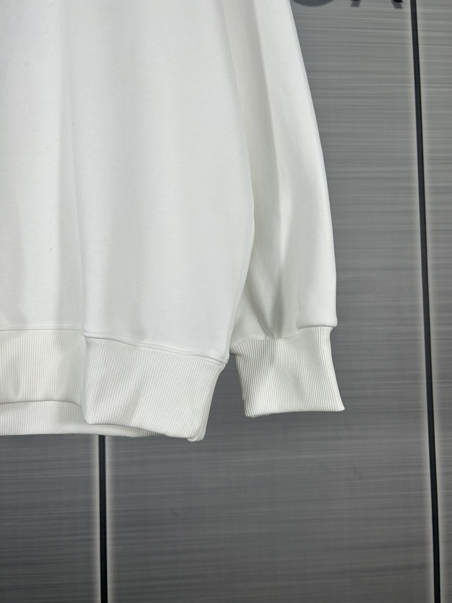 Maison Margiela 2024 Collection: Heavy Embroidered Coats and Hats in Black/White. - 图片 8