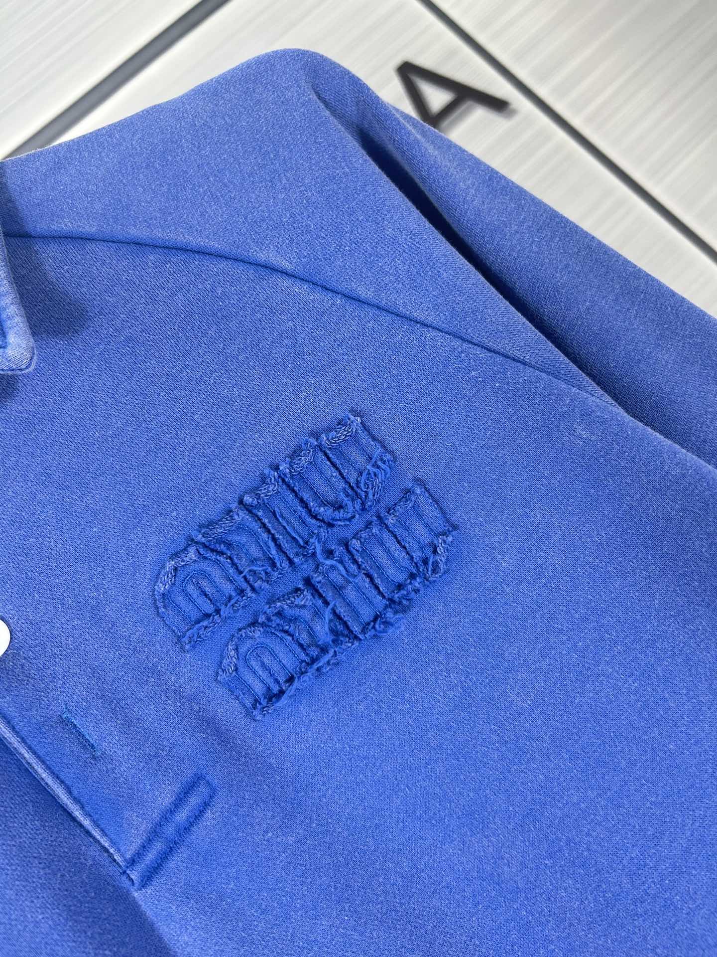 Miumiu’s New Embroidered Shampoo Series with Blue Corsets and Crocheted Clothes - 图片 5