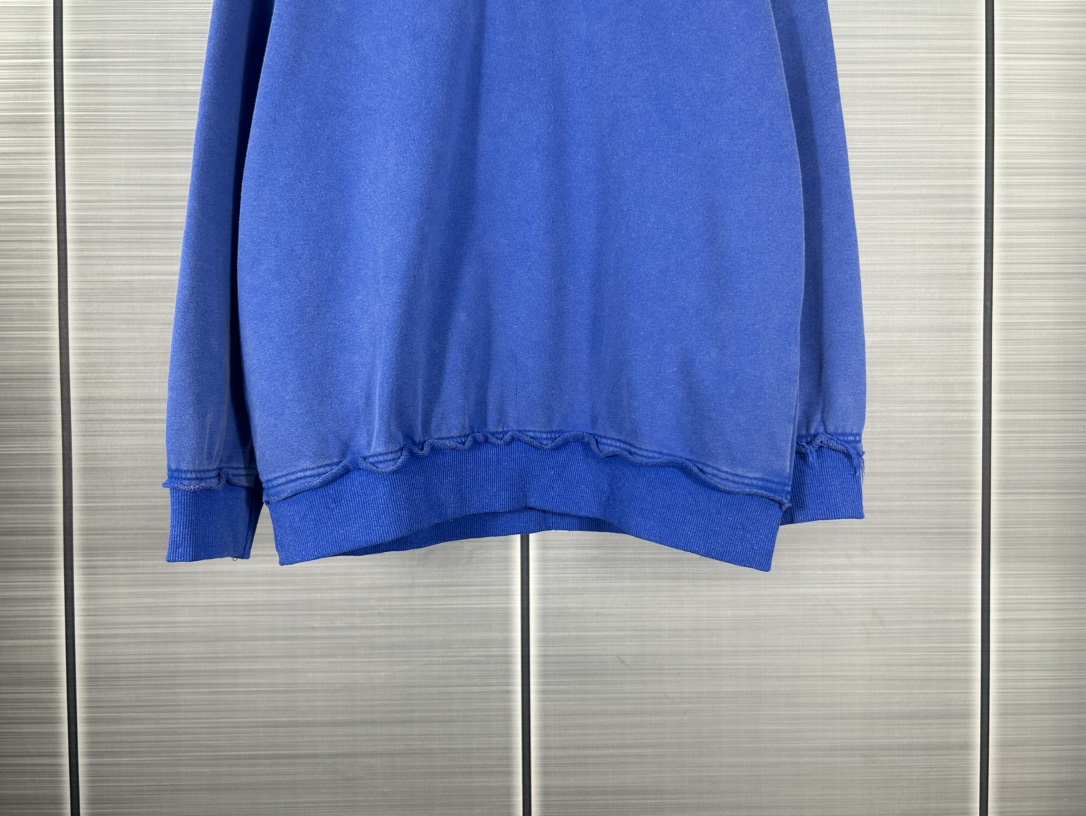 Miumiu’s New Embroidered Shampoo Series with Blue Corsets and Crocheted Clothes - 图片 7
