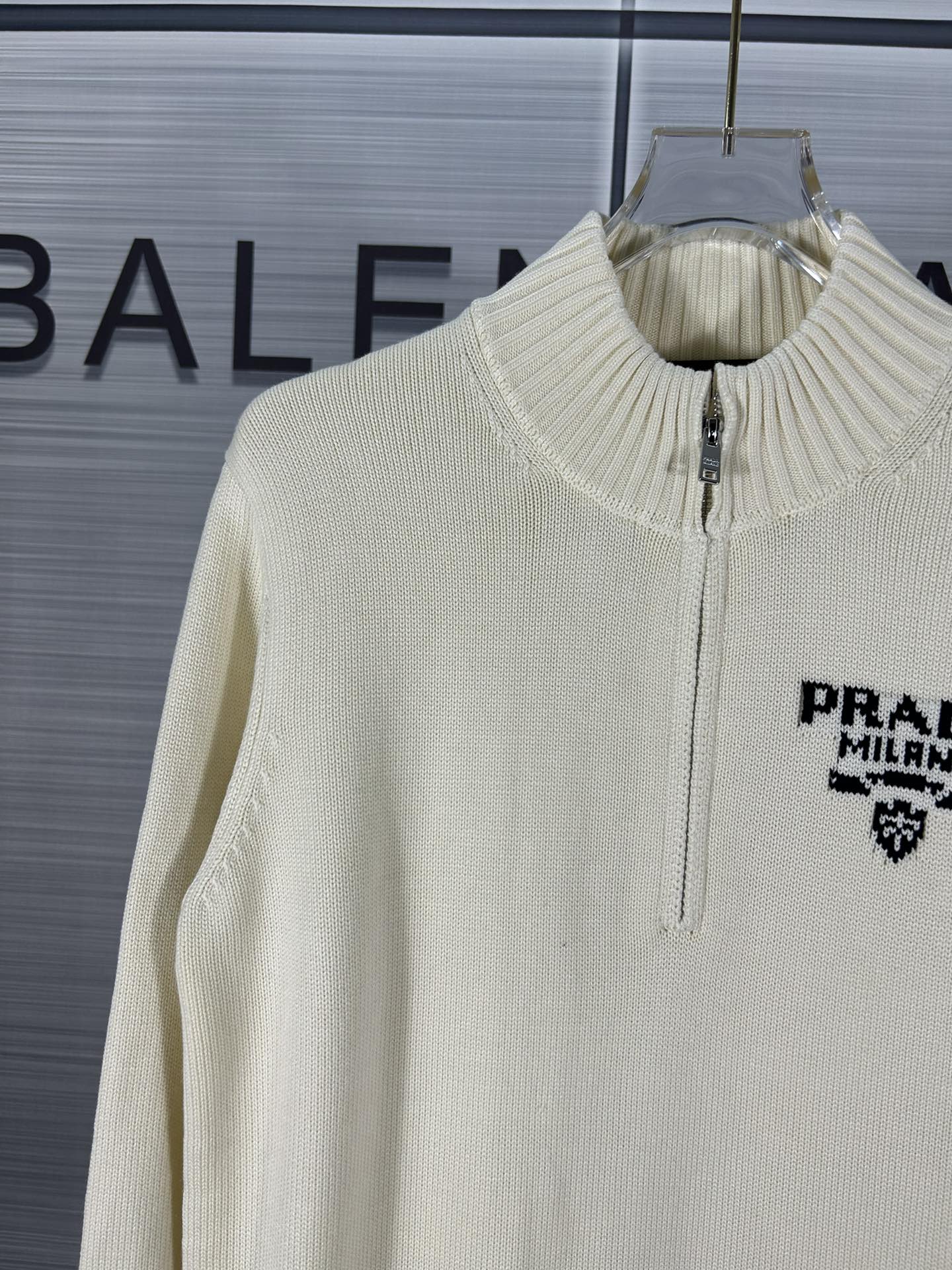 CJCR: Prada 2024 Half-Laced Collar Knit Sweater Coat Collection - 图片 7