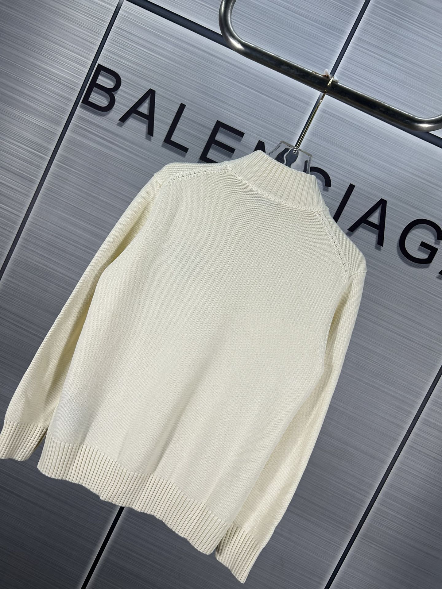 CJCR: Prada 2024 Half-Laced Collar Knit Sweater Coat Collection - 图片 4