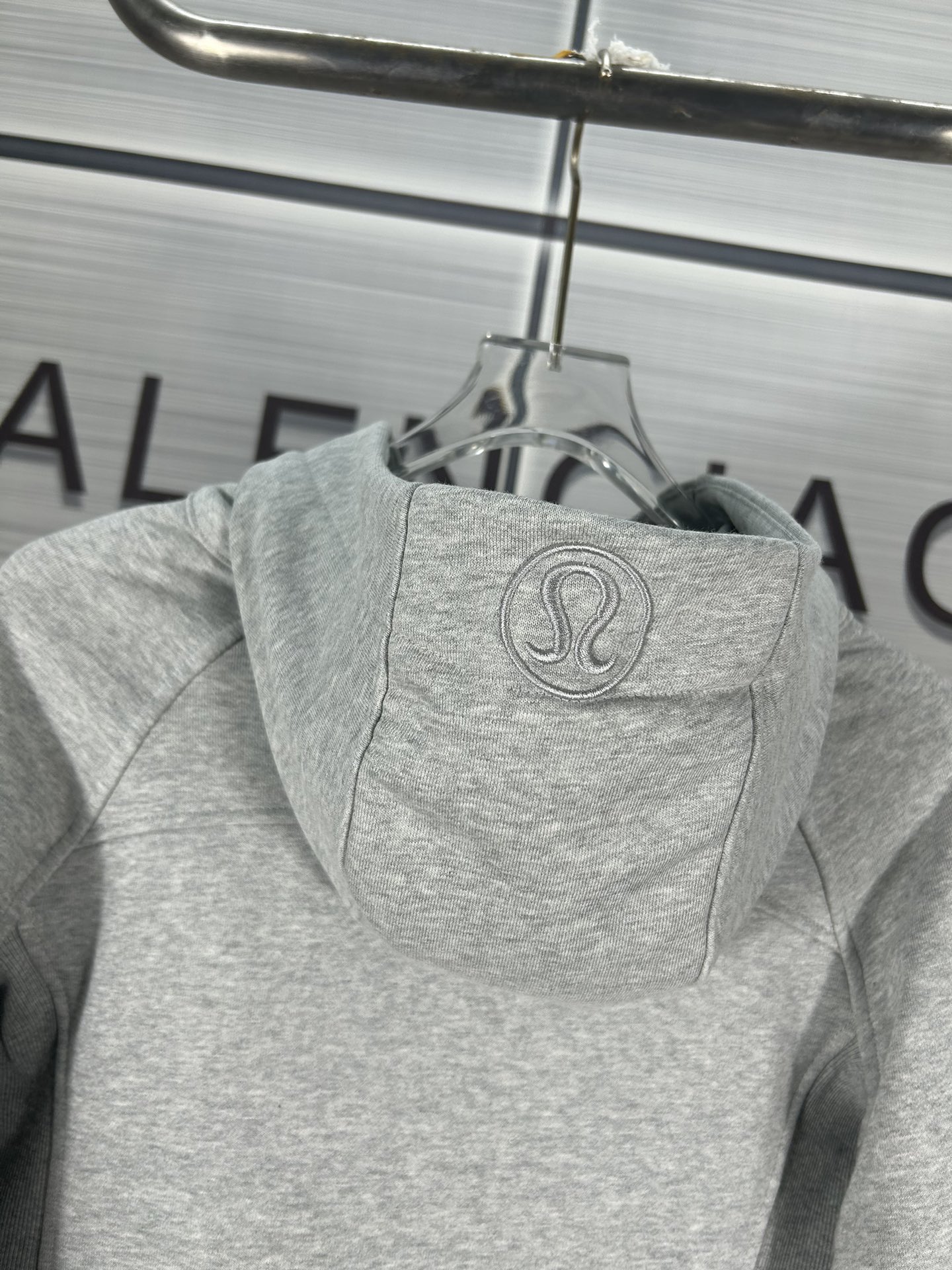 Lulu Scuba Chain Hoodie: Comfortable and Stylish with Tweed Details. - 图片 8