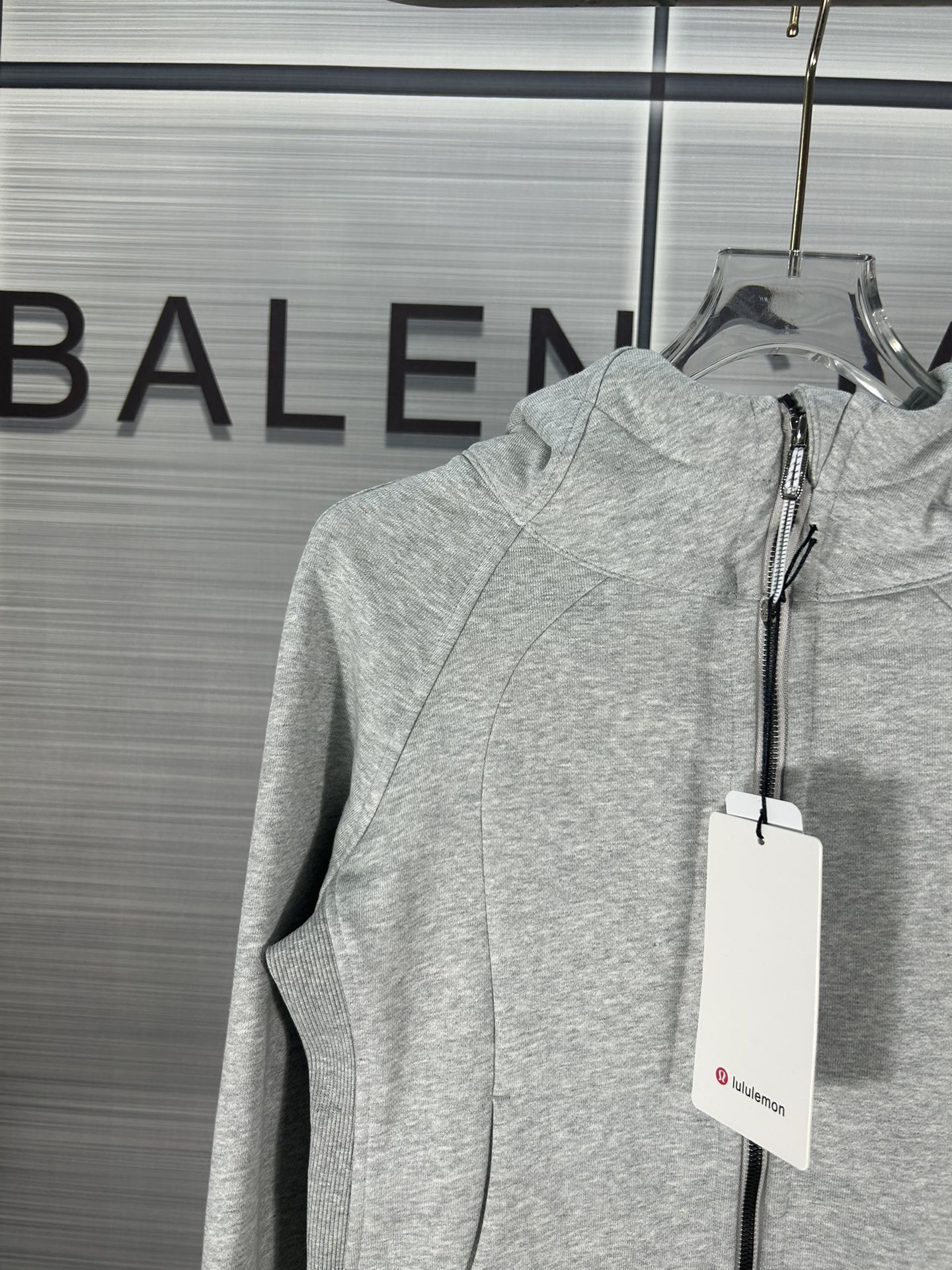 Lulu Scuba Chain Hoodie: Comfortable and Stylish with Tweed Details. - 图片 6