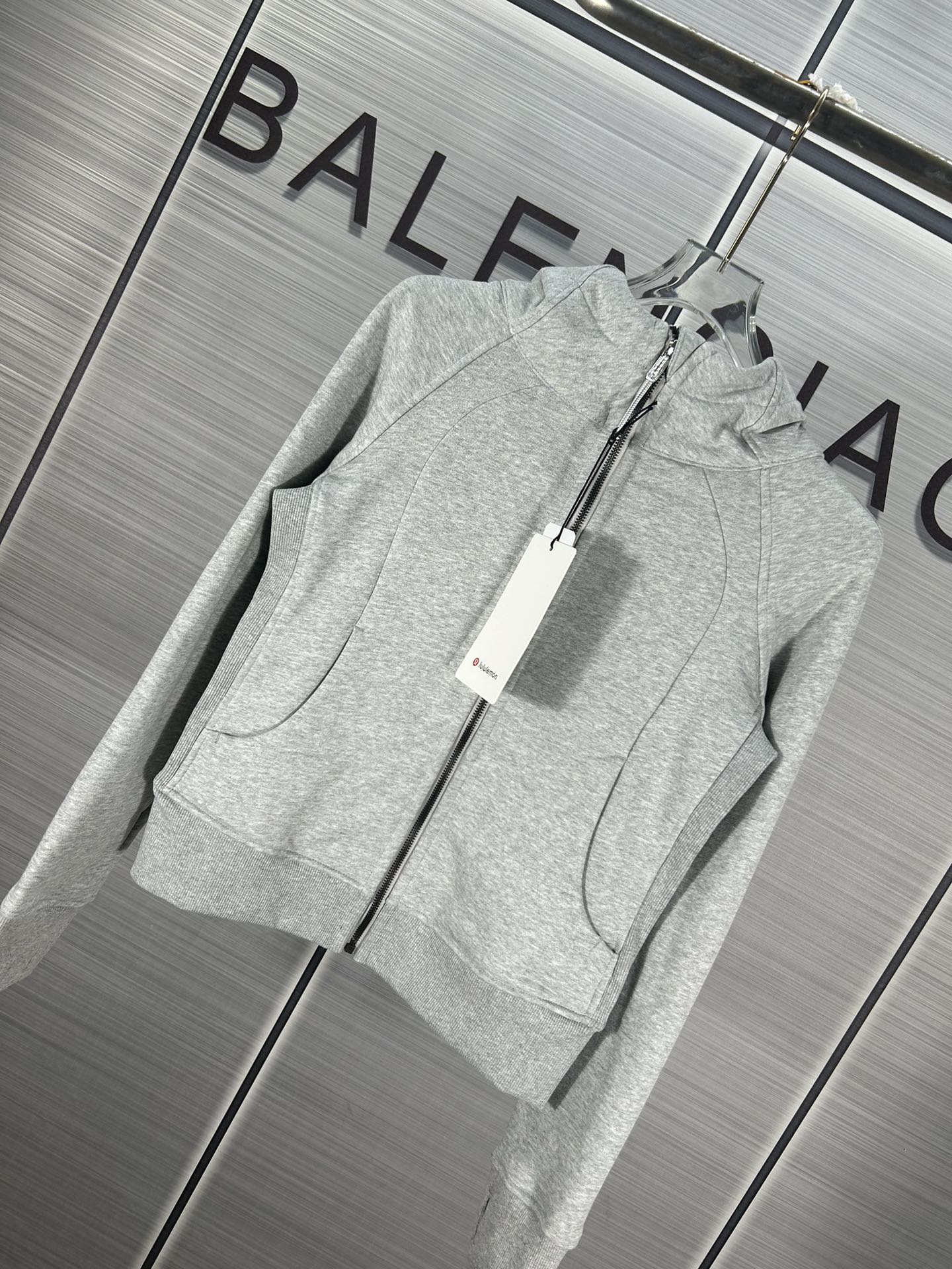 Lulu Scuba Chain Hoodie: Comfortable and Stylish with Tweed Details. - 图片 3
