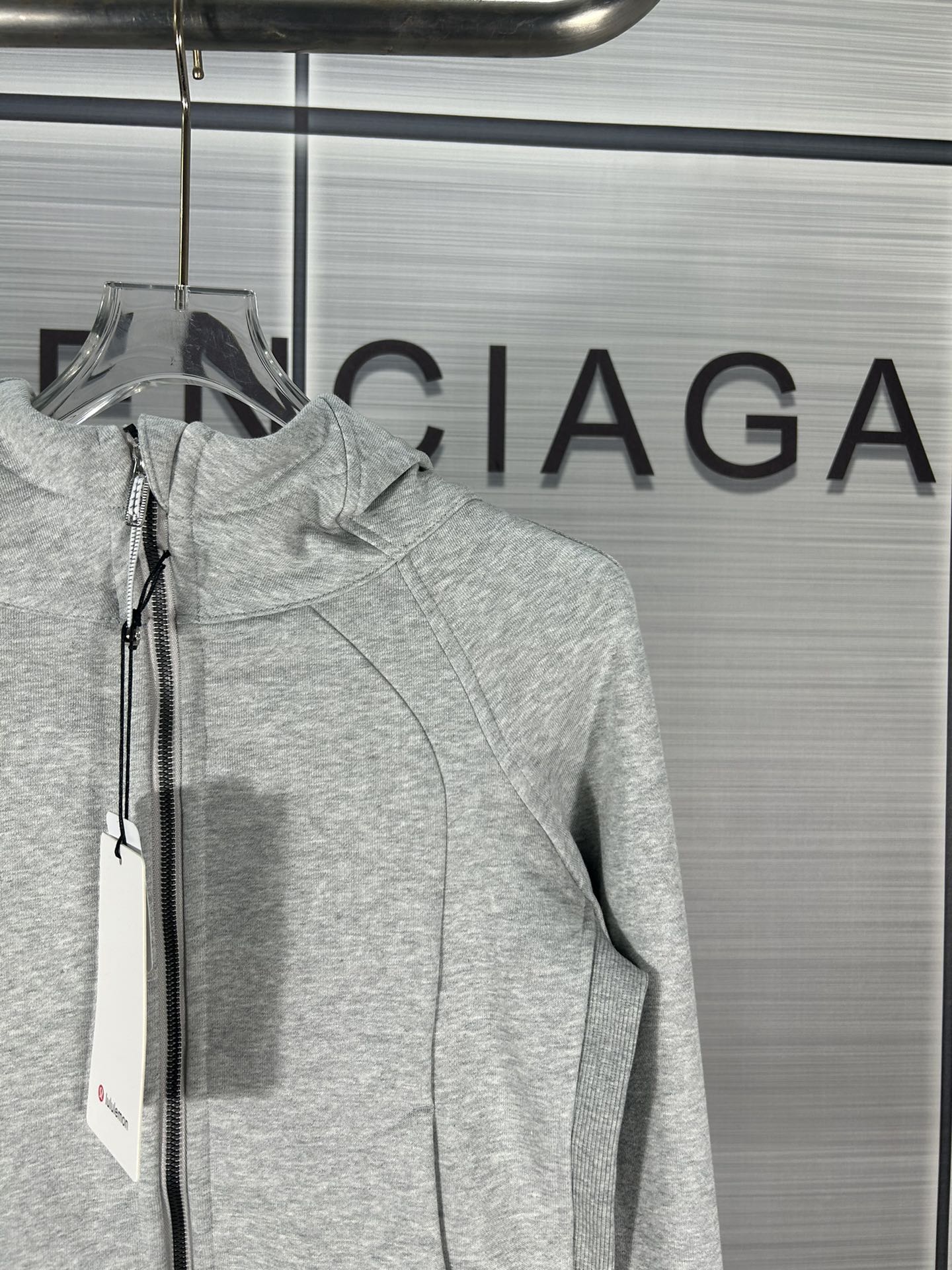 Lulu Scuba Chain Hoodie: Comfortable and Stylish with Tweed Details. - 图片 4