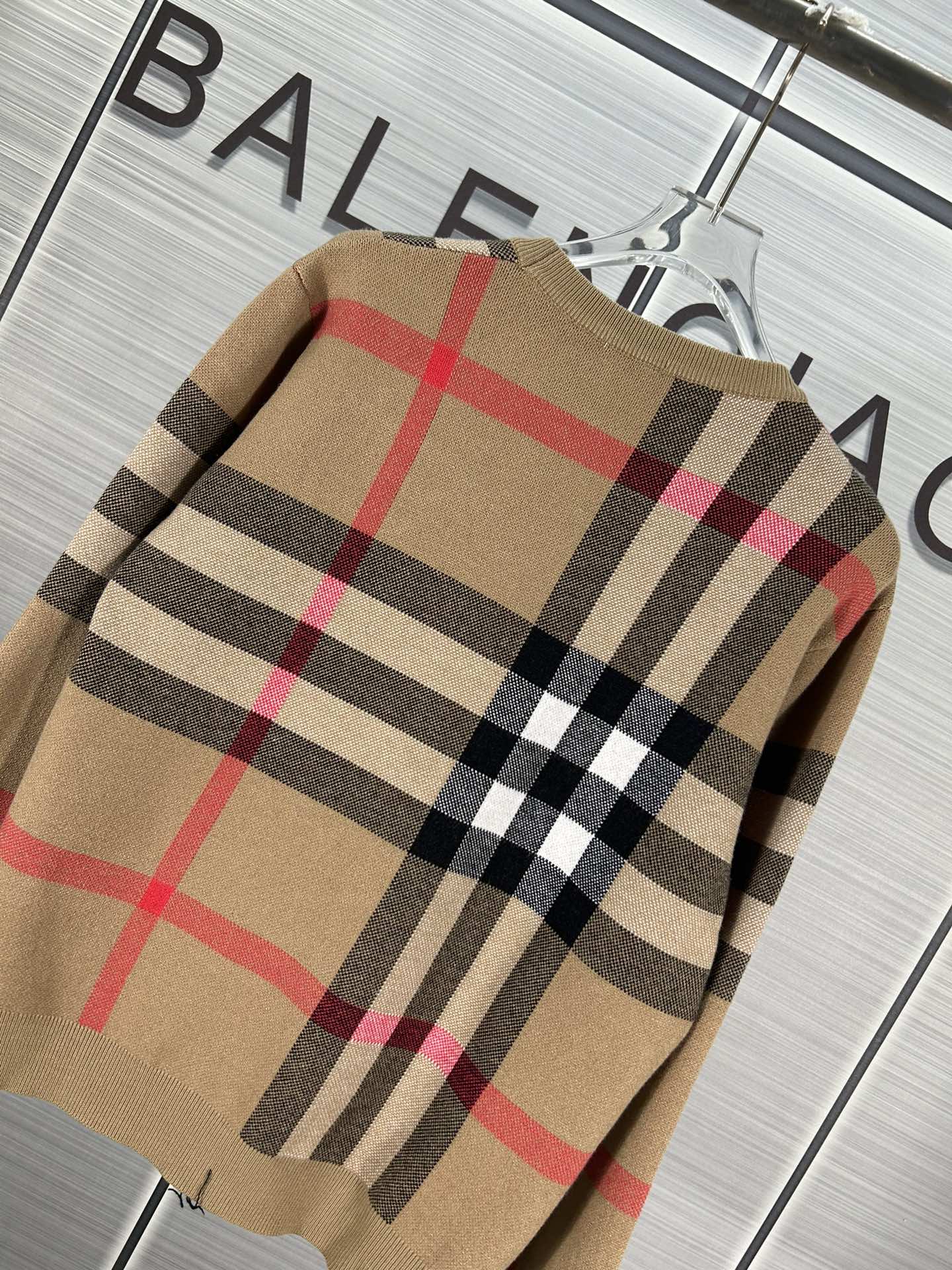 2024 Burberry/Barberley Round-Clip Sweater in High Quality for Same-Sex, Multiple Sizes Available - 图片 3