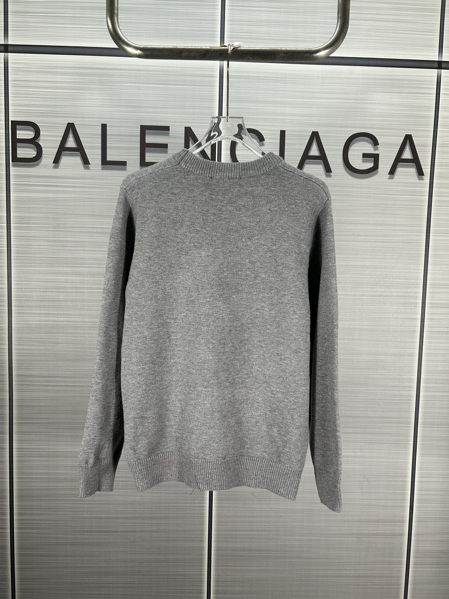 Louis Vuitton 2024 Fall/Winter Big Logo Sweater Collection: Quality and Detail-Oriented Design - 图片 2