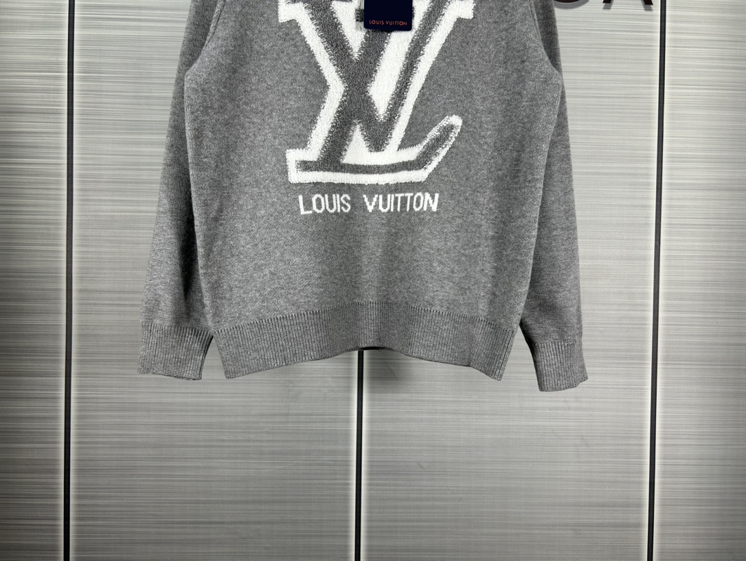 Louis Vuitton 2024 Fall/Winter Big Logo Sweater Collection: Quality and Detail-Oriented Design - 图片 5