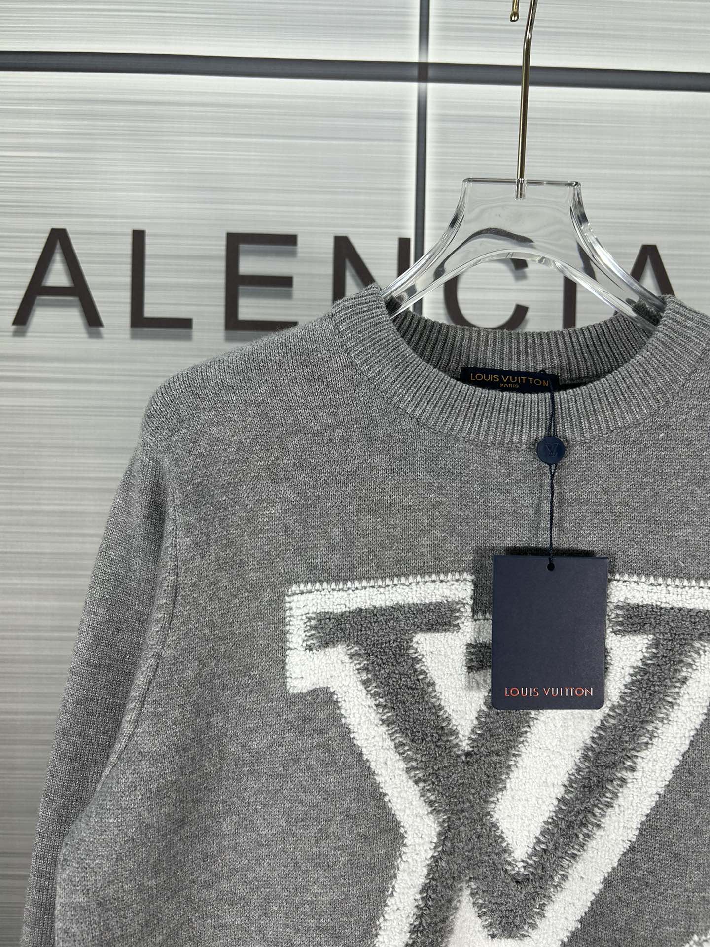 Louis Vuitton 2024 Fall/Winter Big Logo Sweater Collection: Quality and Detail-Oriented Design - 图片 7