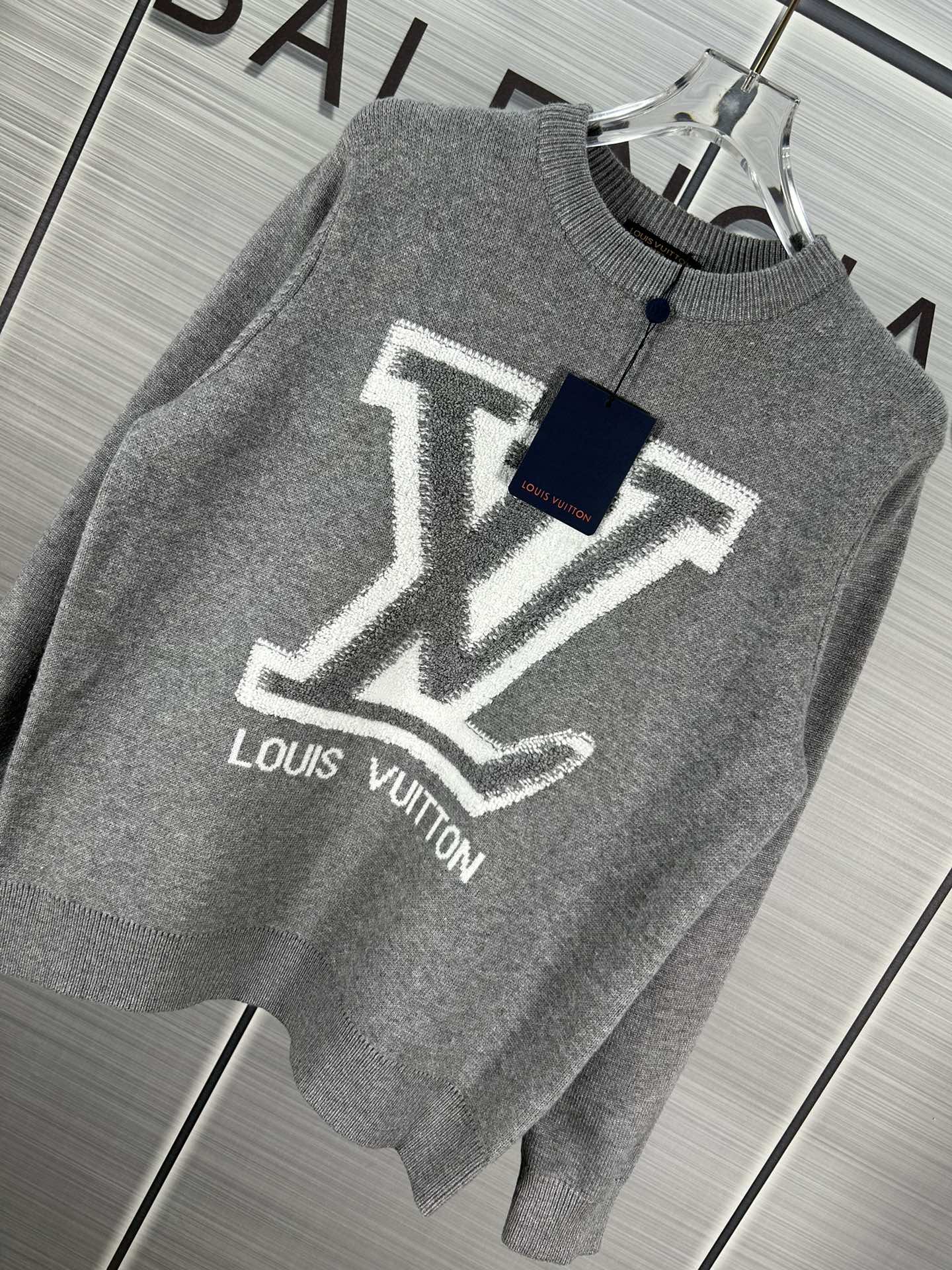 Louis Vuitton 2024 Fall/Winter Big Logo Sweater Collection: Quality and Detail-Oriented Design - 图片 8