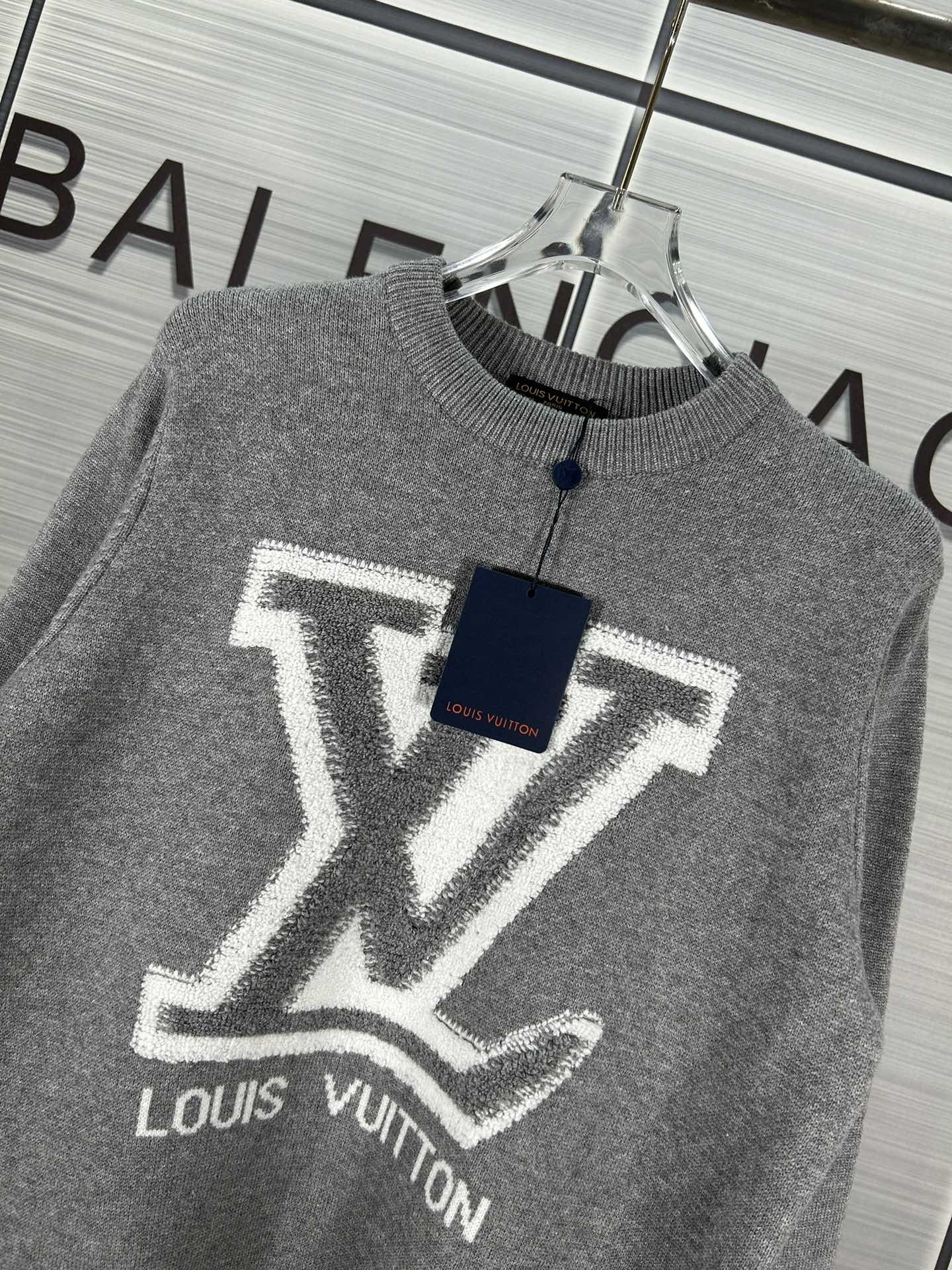 Louis Vuitton 2024 Fall/Winter Big Logo Sweater Collection: Quality and Detail-Oriented Design - 图片 6