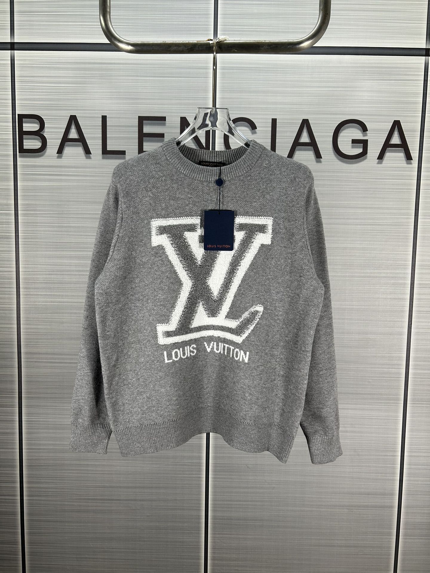 Louis Vuitton 2024 Fall/Winter Big Logo Sweater Collection: Quality and Detail-Oriented Design