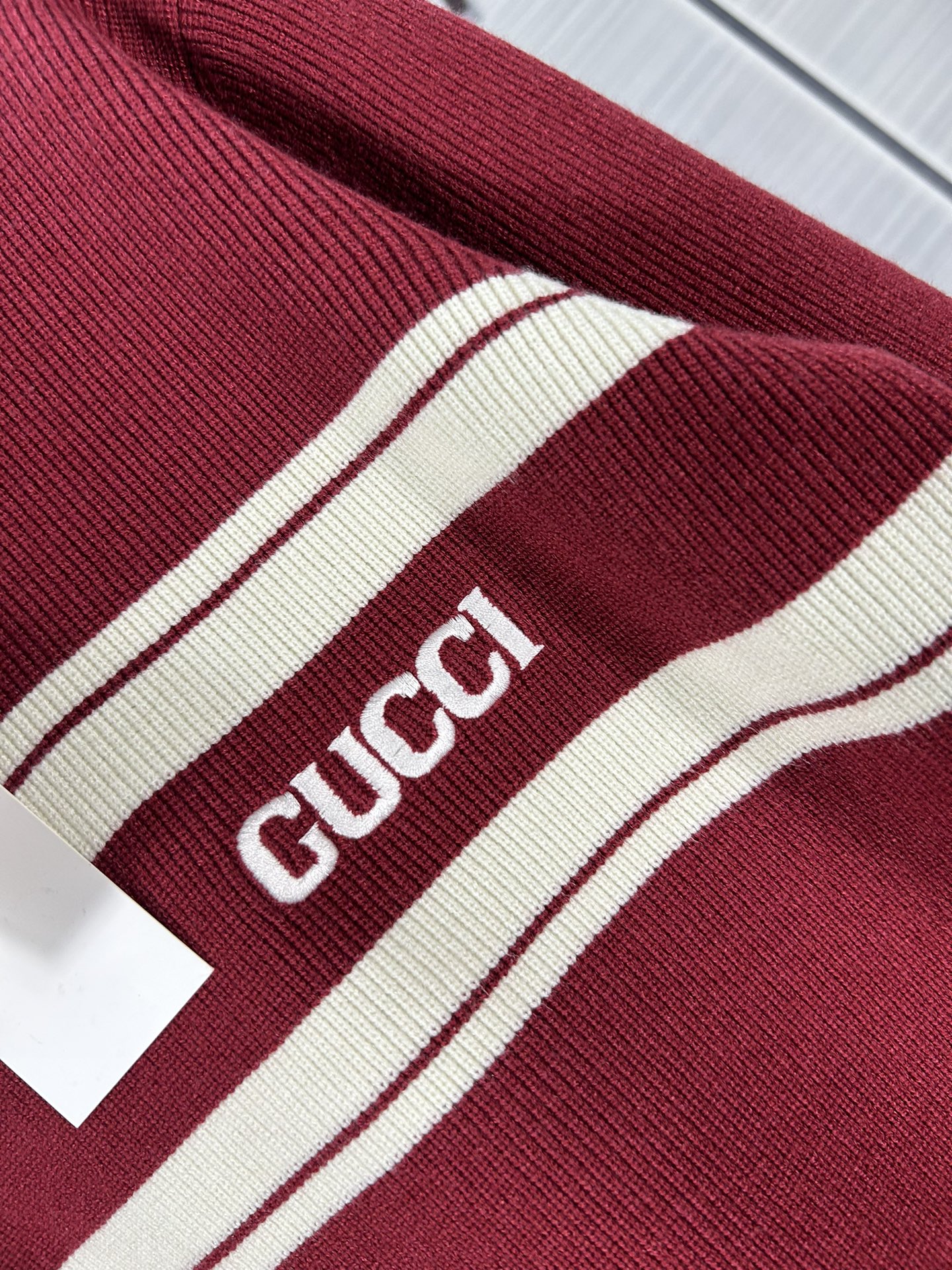 2024 Autumn GUCCI Knitwear Collection: Black and Red, Gender-Neutral Sizes XS-L, Emphasizing Quality and Detail - 图片 4