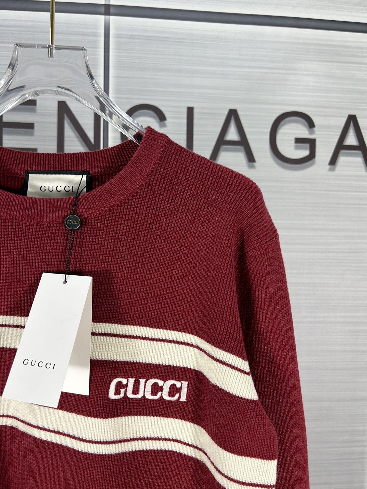2024 Autumn GUCCI Knitwear Collection: Black and Red, Gender-Neutral Sizes XS-L, Emphasizing Quality and Detail - 图片 3