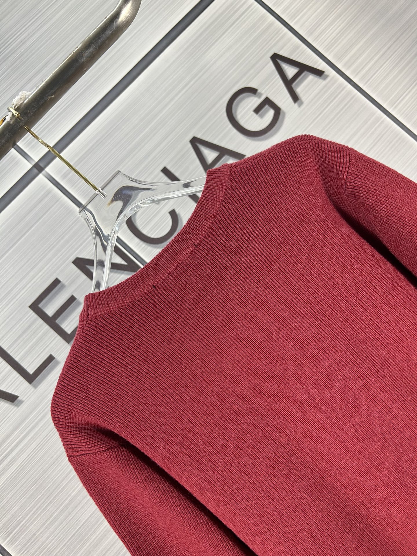 2024 Autumn GUCCI Knitwear Collection: Black and Red, Gender-Neutral Sizes XS-L, Emphasizing Quality and Detail - 图片 9