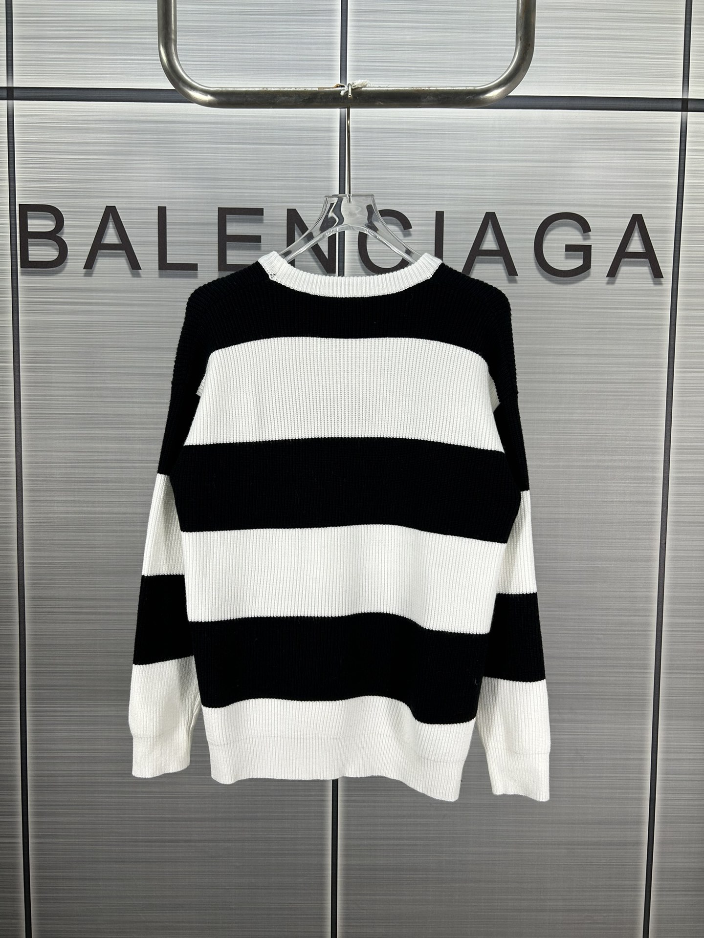 2024 Trend: High-Quality Knit Striped Round Sweaters by CELINE - 图片 2