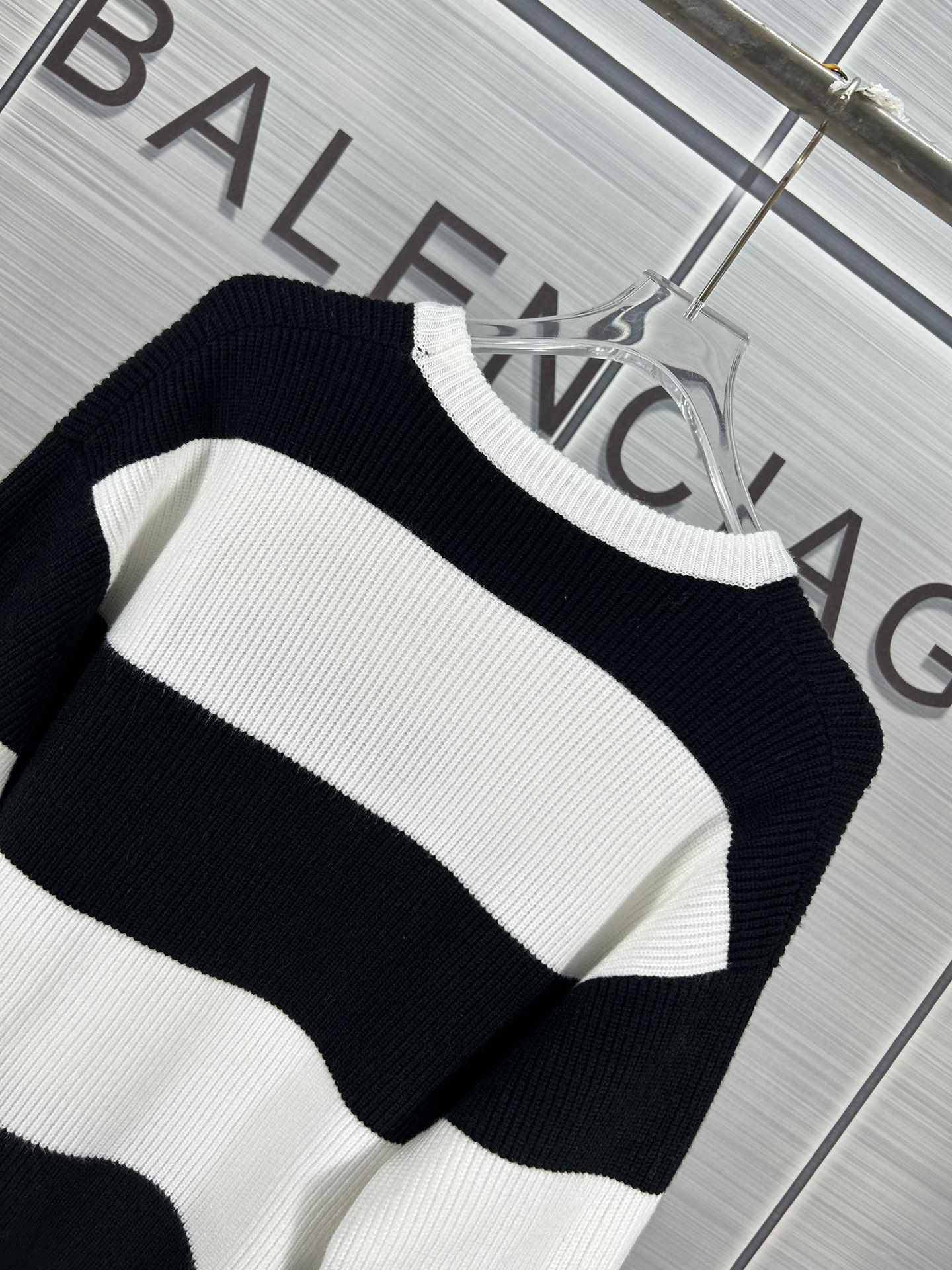 2024 Trend: High-Quality Knit Striped Round Sweaters by CELINE - 图片 6