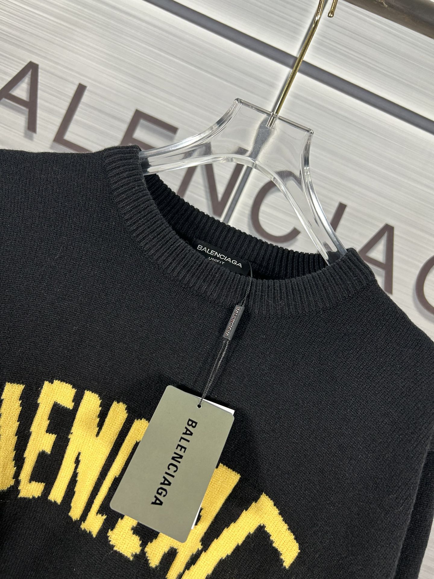 High-Quality Unisex BALENTICAGA Paris Sweaters: 24SS Logo Knit in Black, 2024. - 图片 6