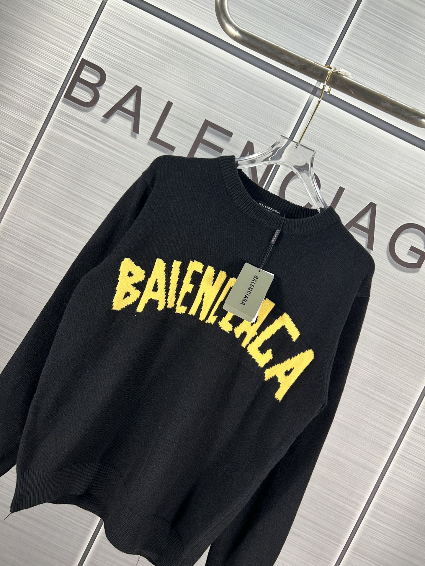 High-Quality Unisex BALENTICAGA Paris Sweaters: 24SS Logo Knit in Black, 2024. - 图片 3