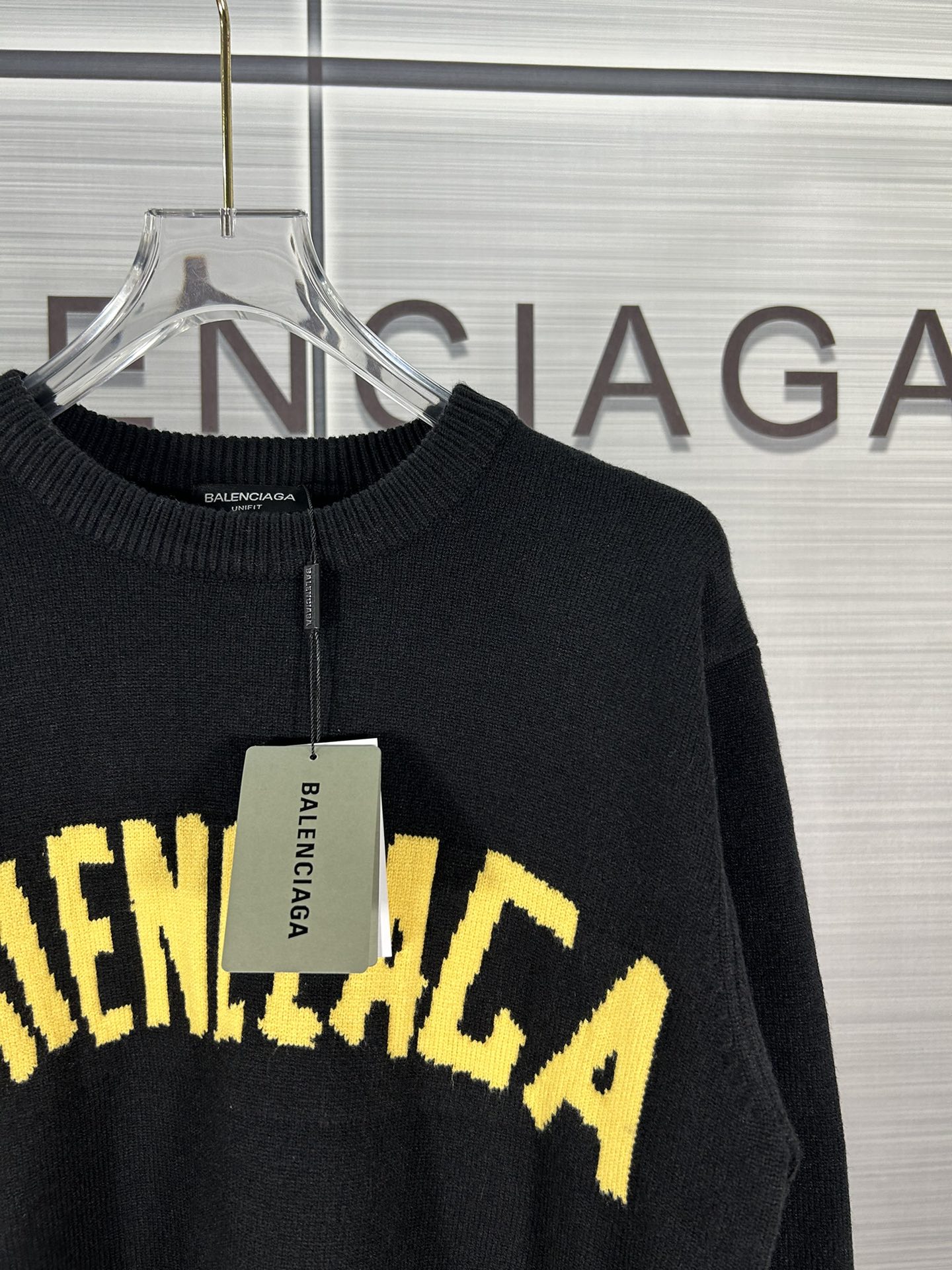 High-Quality Unisex BALENTICAGA Paris Sweaters: 24SS Logo Knit in Black, 2024. - 图片 4