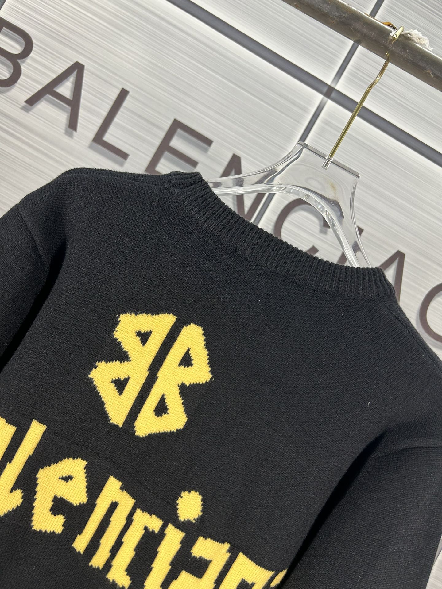 High-Quality Unisex BALENTICAGA Paris Sweaters: 24SS Logo Knit in Black, 2024. - 图片 7