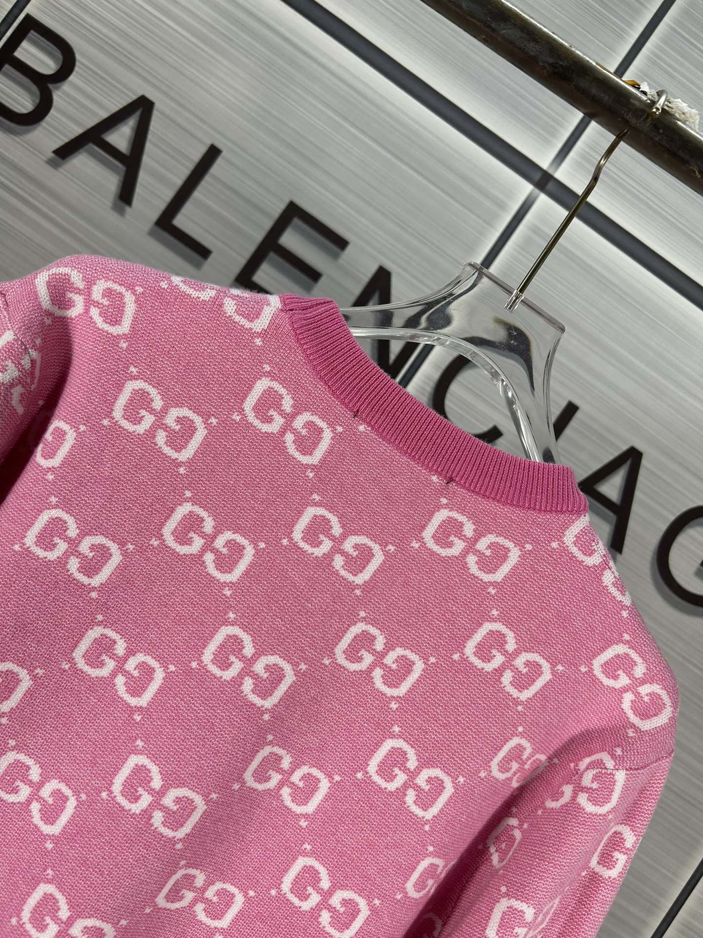 2024 GUCCI Knitted Sweaters: Autumn/Winter Collection with Detailed Quality in Black and Coffee Options - 图片 6