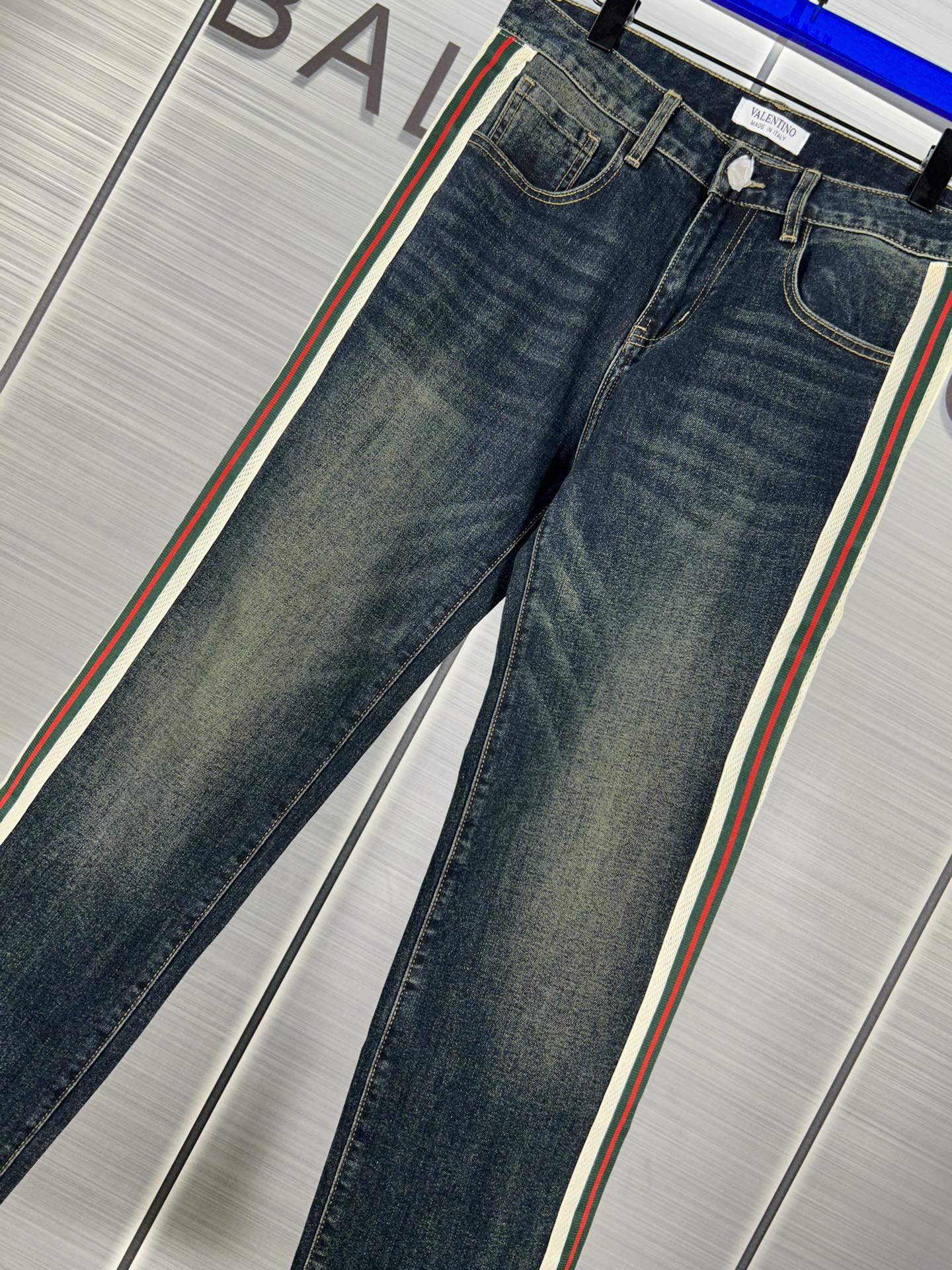New Fall 2024 Valentino Collection: Classic, Comfortable, and Stylish Cowboy Fashion - 图片 5
