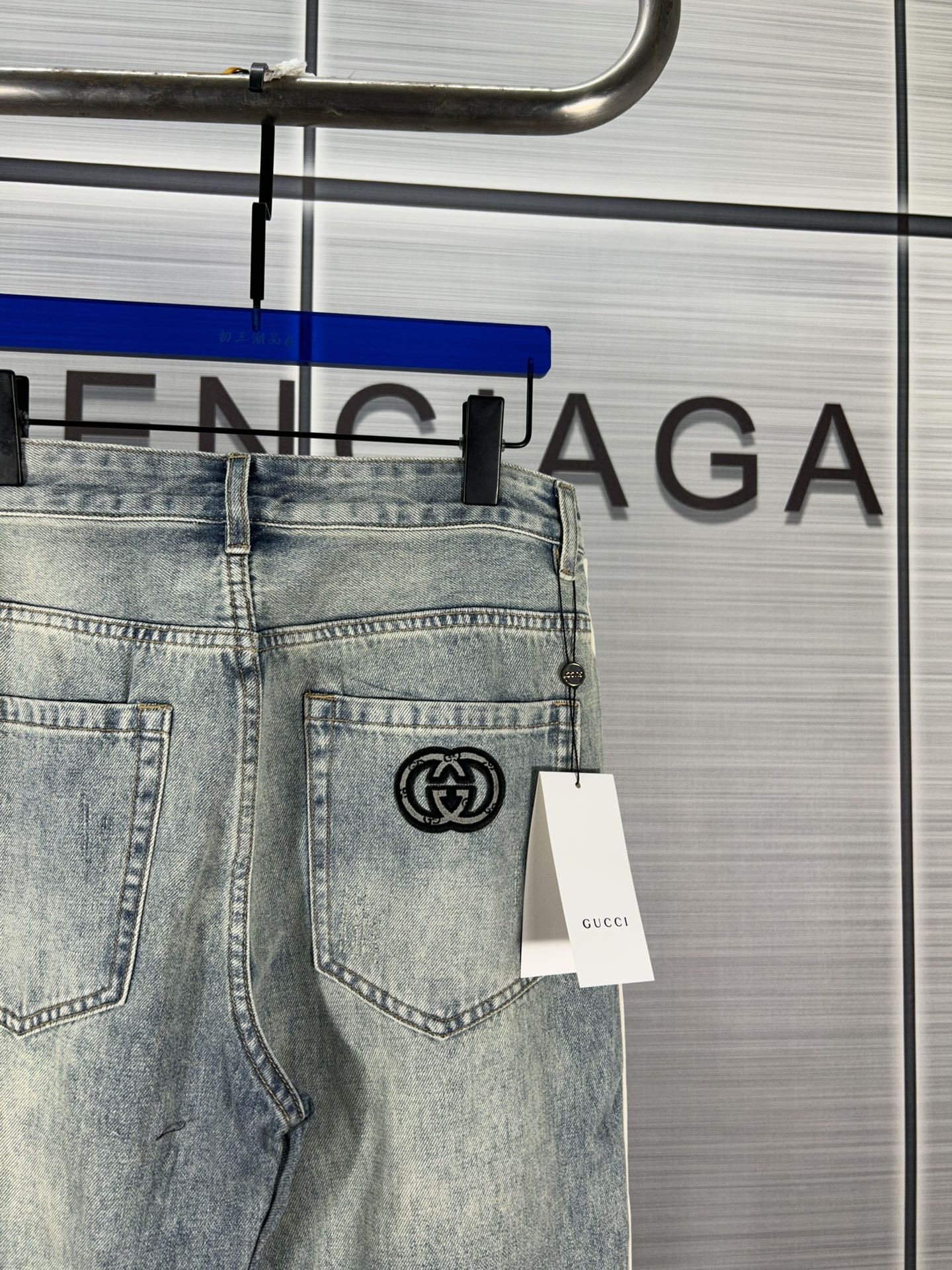 2024 Fall Fashion: Gucchi Jeans with Unique Water-Washed Design - 图片 5