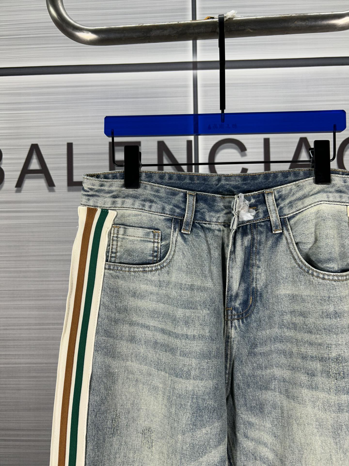 2024 Fall Fashion: Gucchi Jeans with Unique Water-Washed Design - 图片 8
