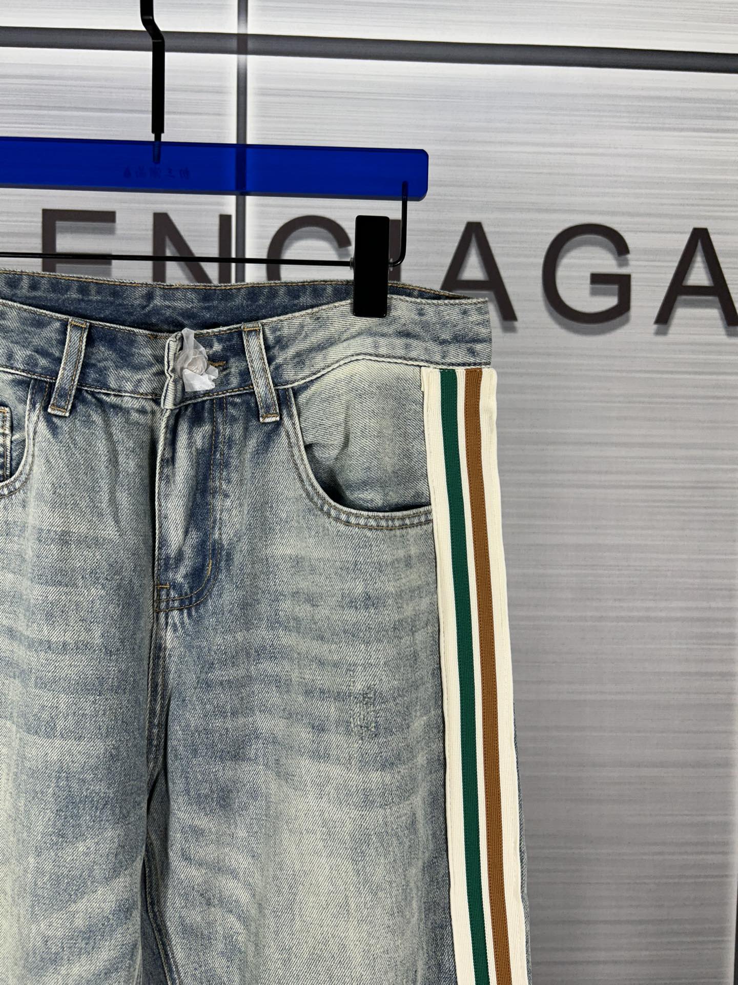 2024 Fall Fashion: Gucchi Jeans with Unique Water-Washed Design - 图片 4