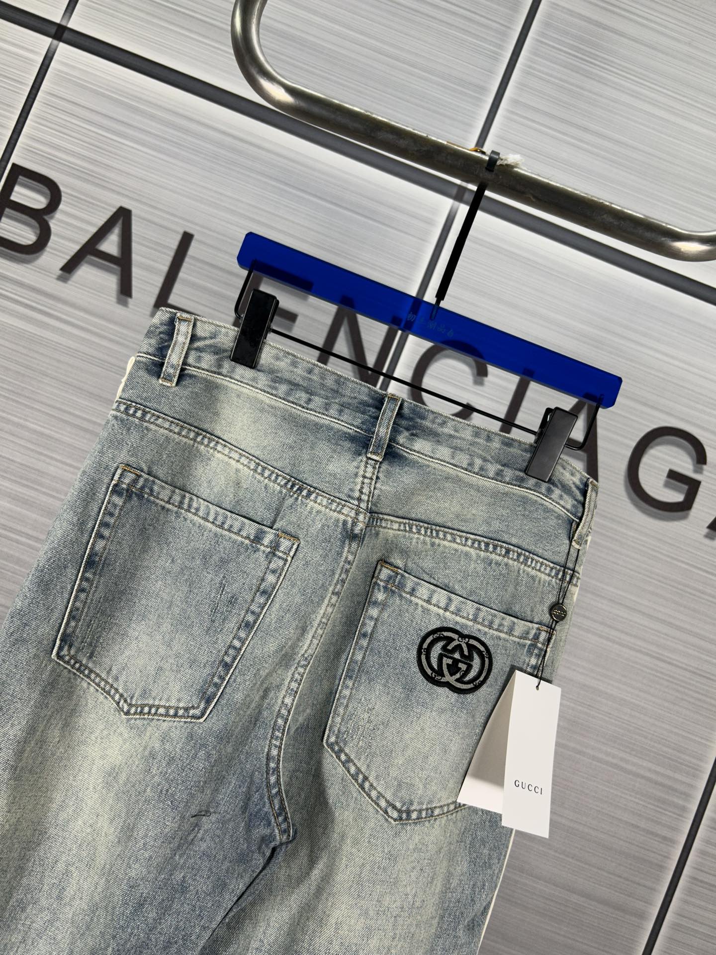 2024 Fall Fashion: Gucchi Jeans with Unique Water-Washed Design - 图片 9