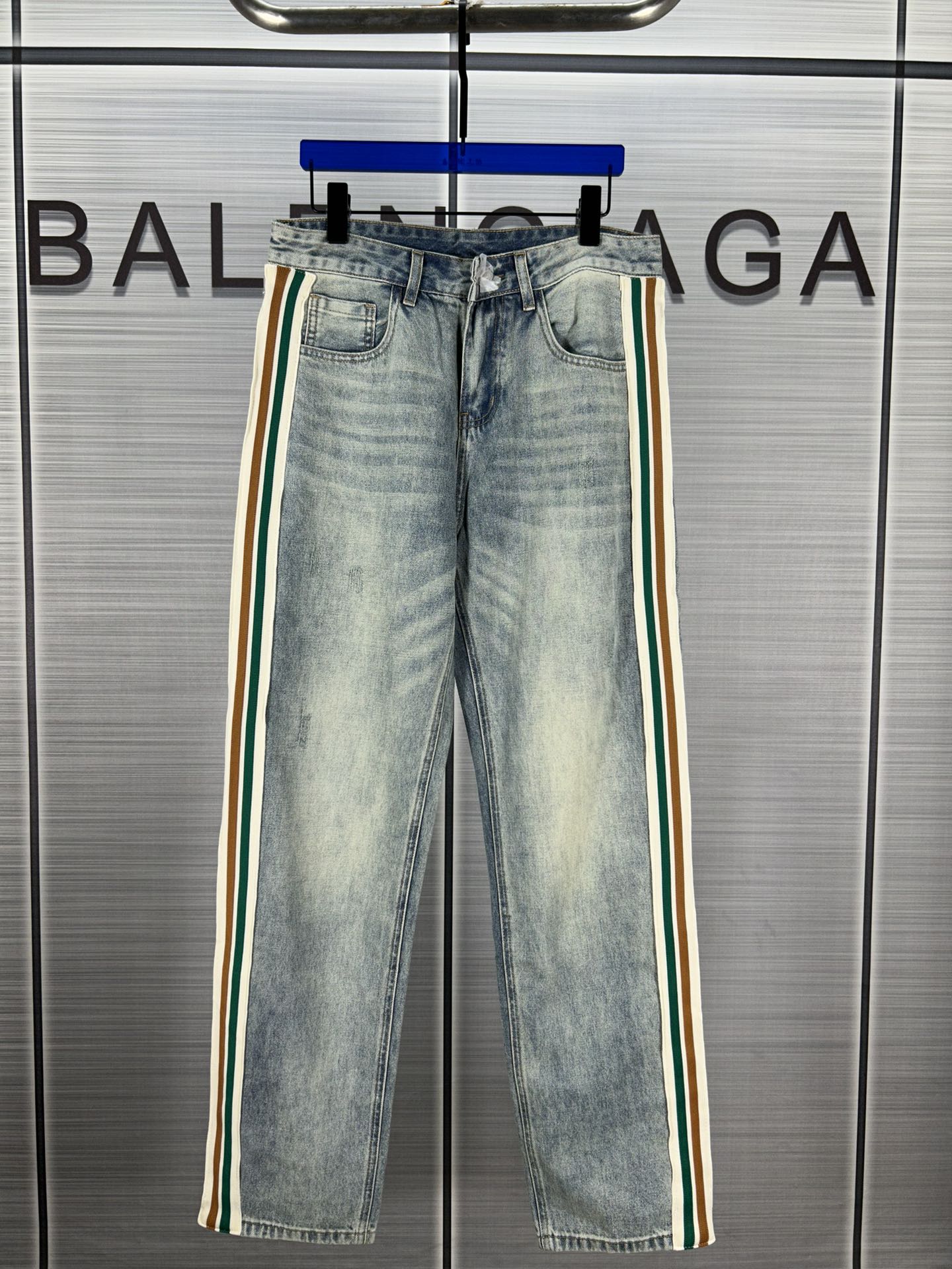 2024 Fall Fashion: Gucchi Jeans with Unique Water-Washed Design - 图片 1