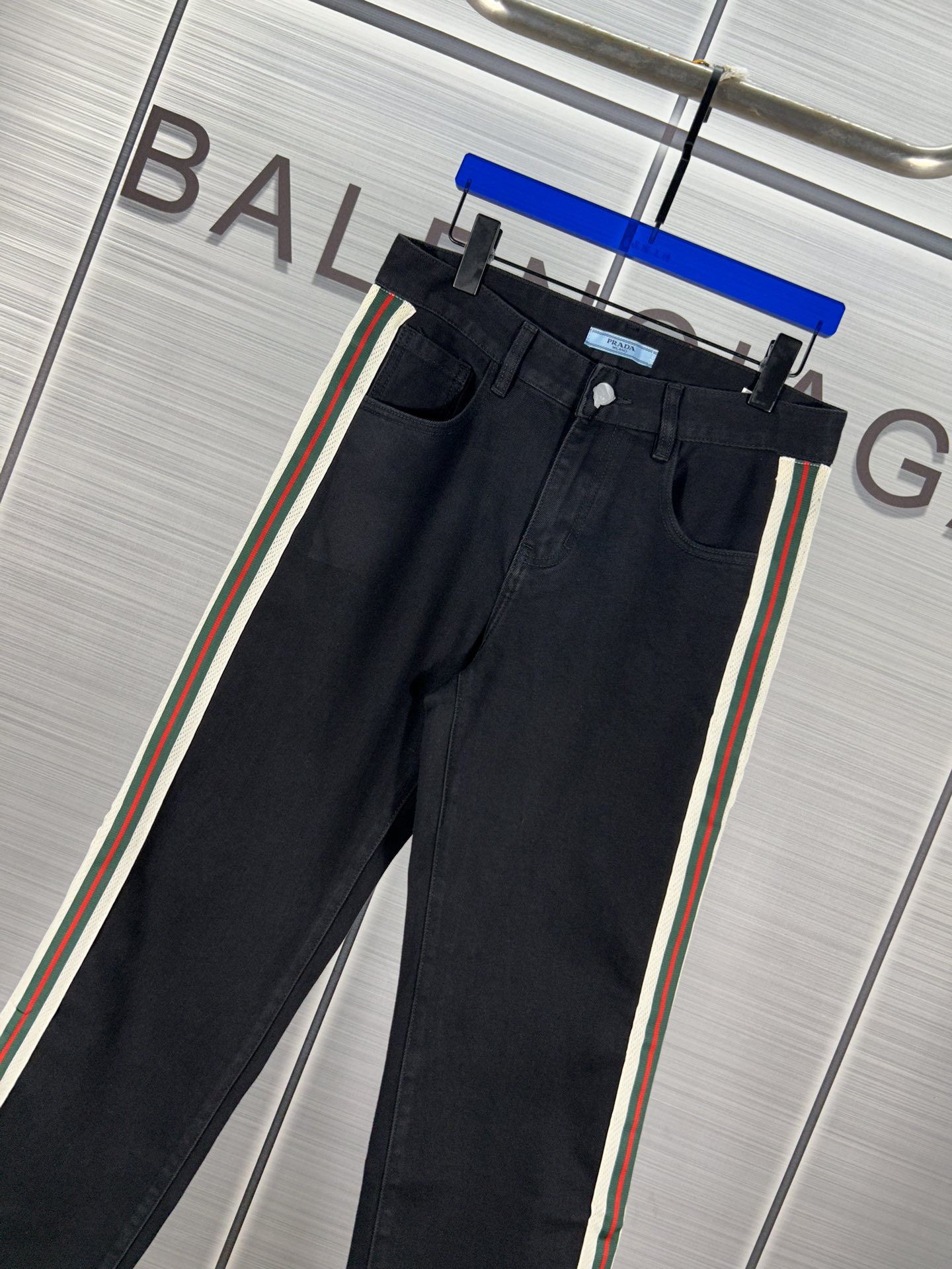 New Prada Jeans Collection 2024: Water-Washed, Custom Buttons, High Street Style - 图片 3