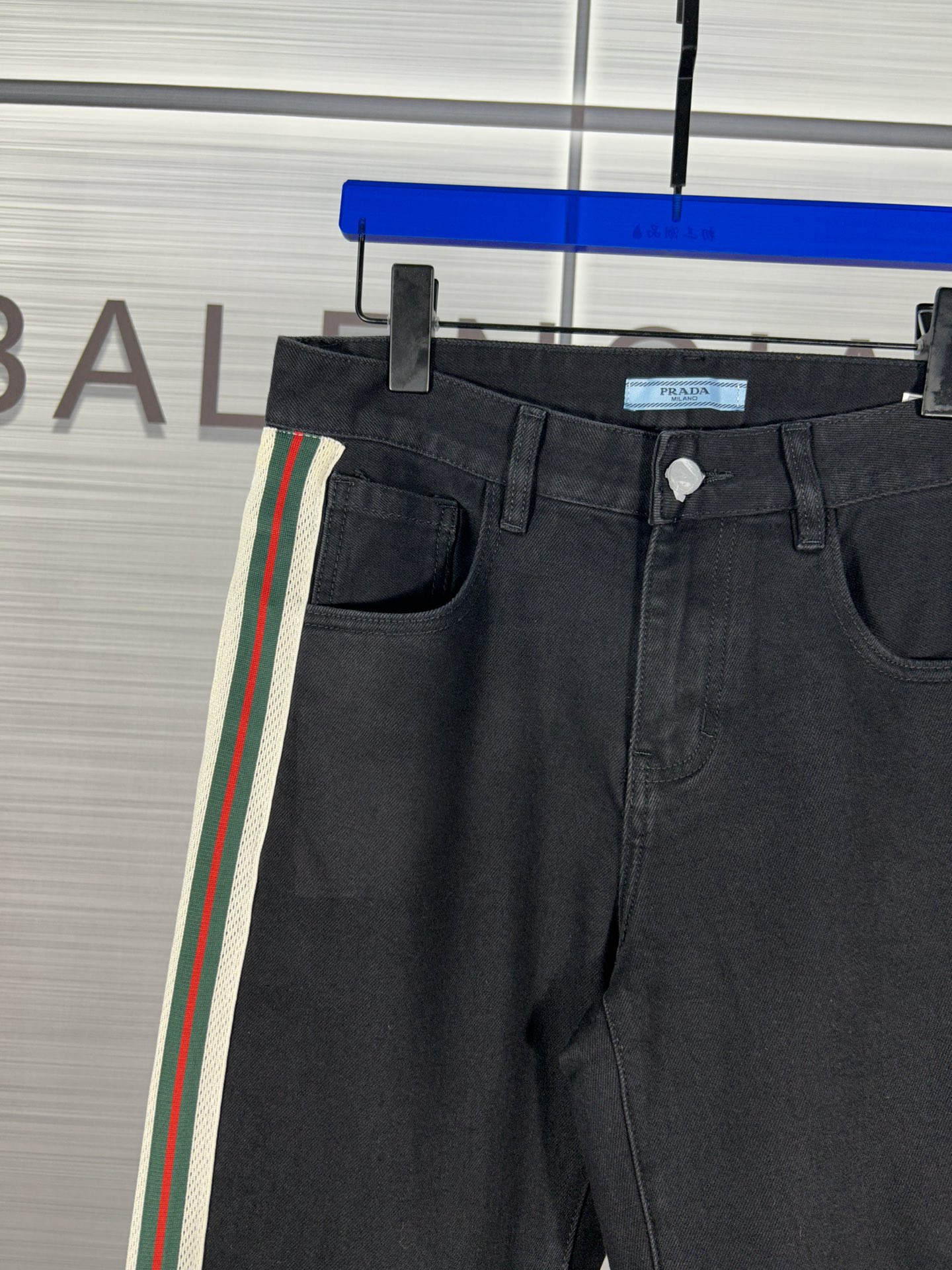 New Prada Jeans Collection 2024: Water-Washed, Custom Buttons, High Street Style - 图片 8