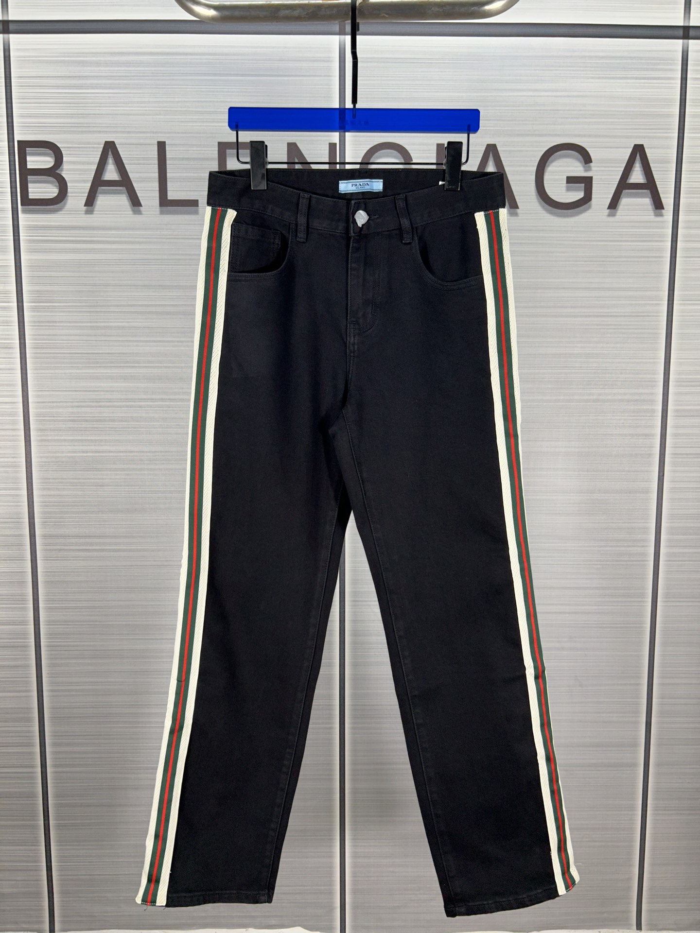 New Prada Jeans Collection 2024: Water-Washed, Custom Buttons, High Street Style - 图片 1